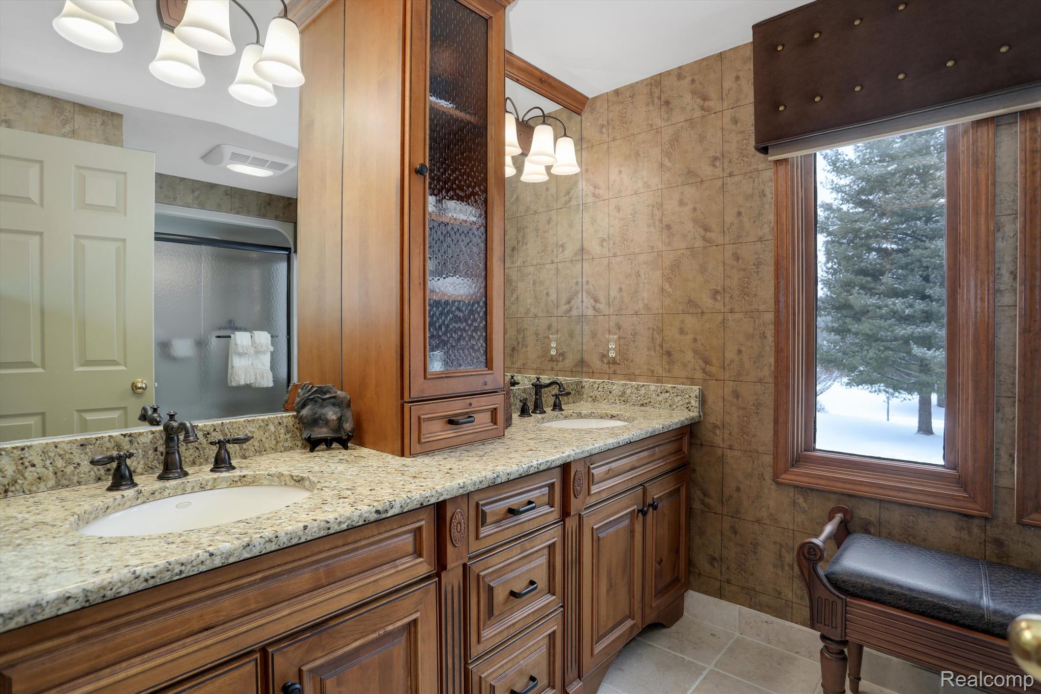 4545 Valley View