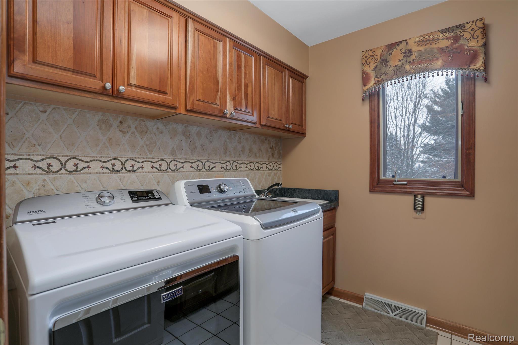 4545 Valley View