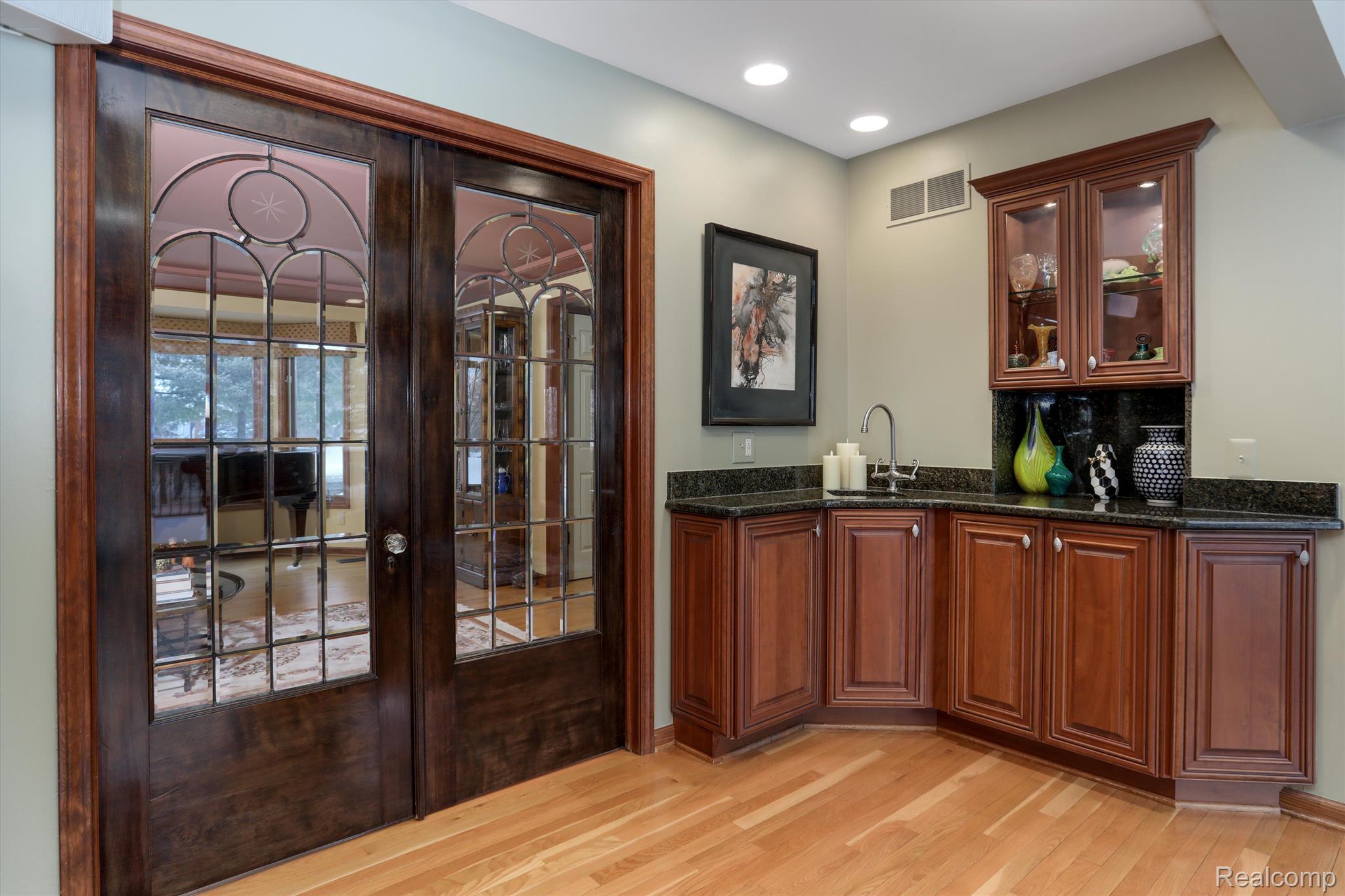 4545 Valley View