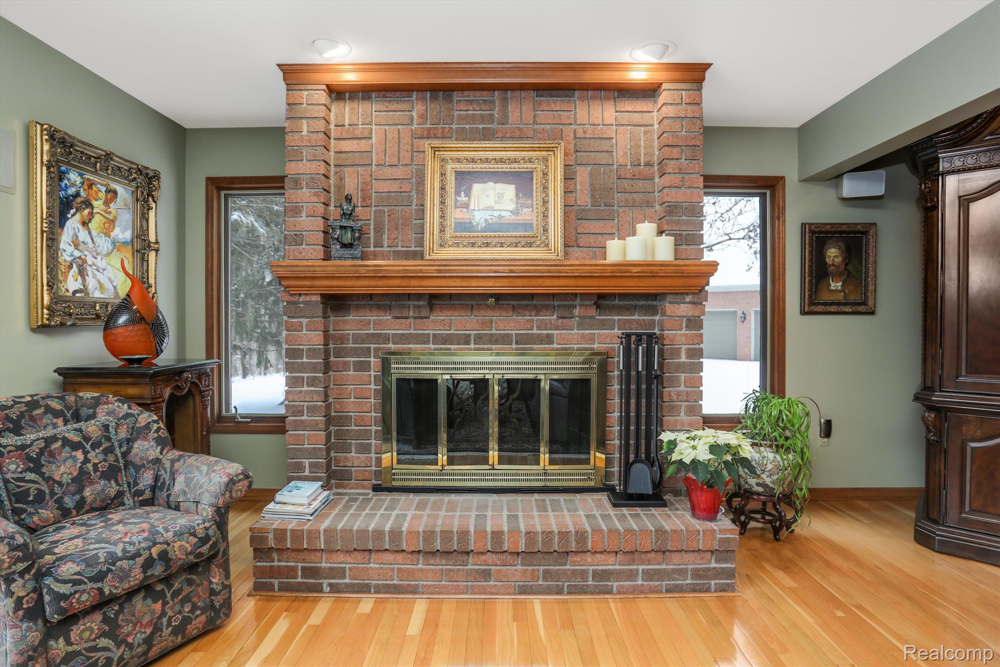 4545 Valley View
