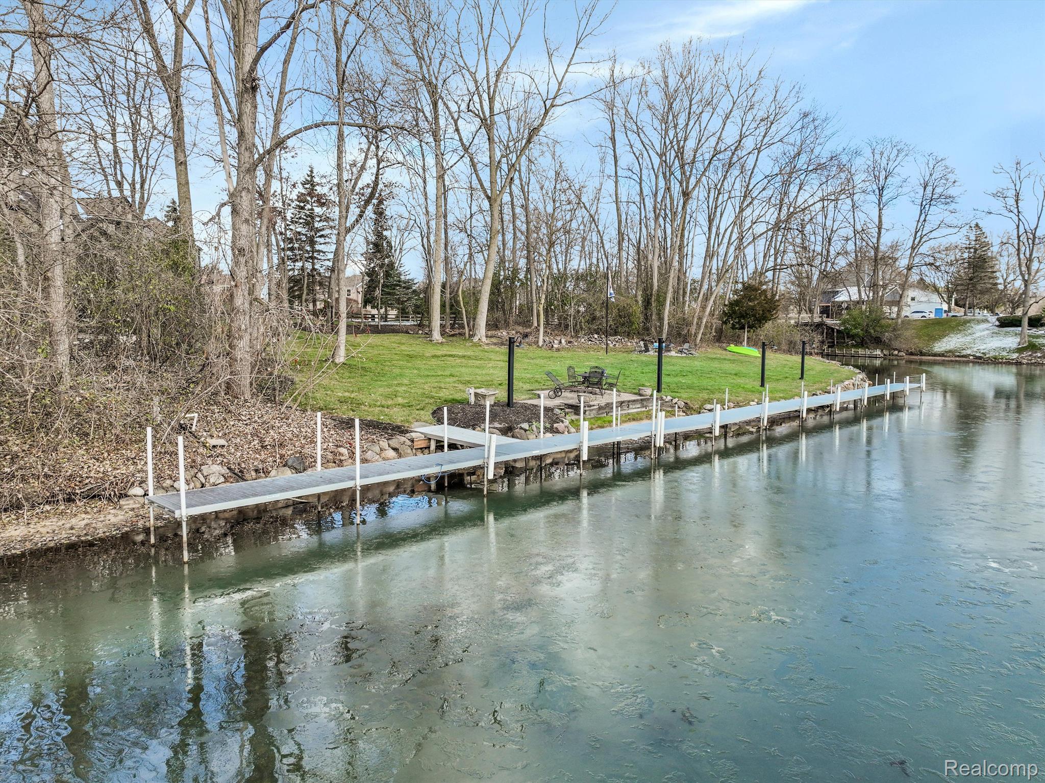 1303 MARINA POINTE Boulevard