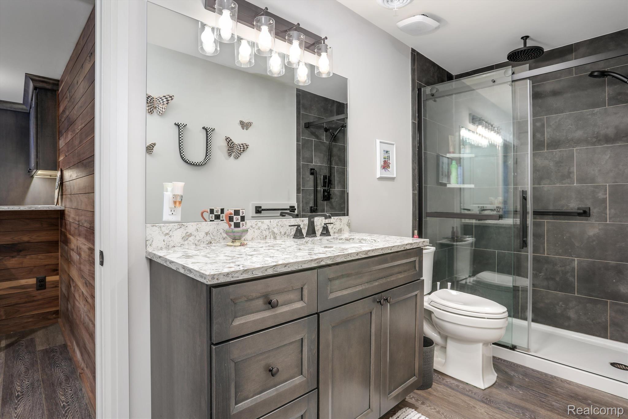 1303 MARINA POINTE Boulevard