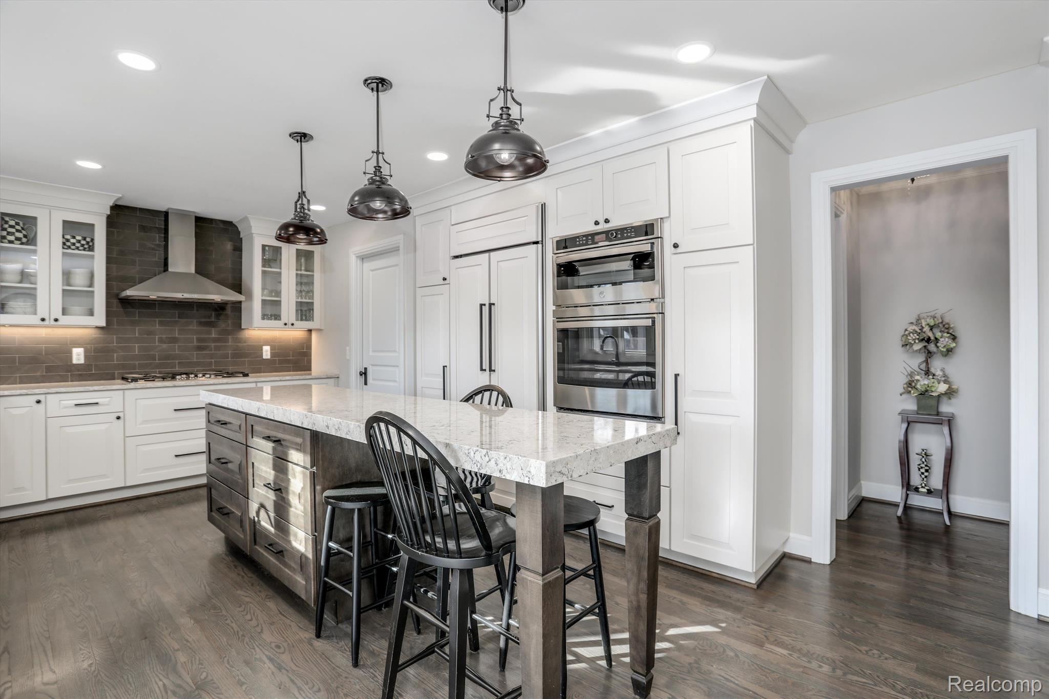 1303 MARINA POINTE Boulevard