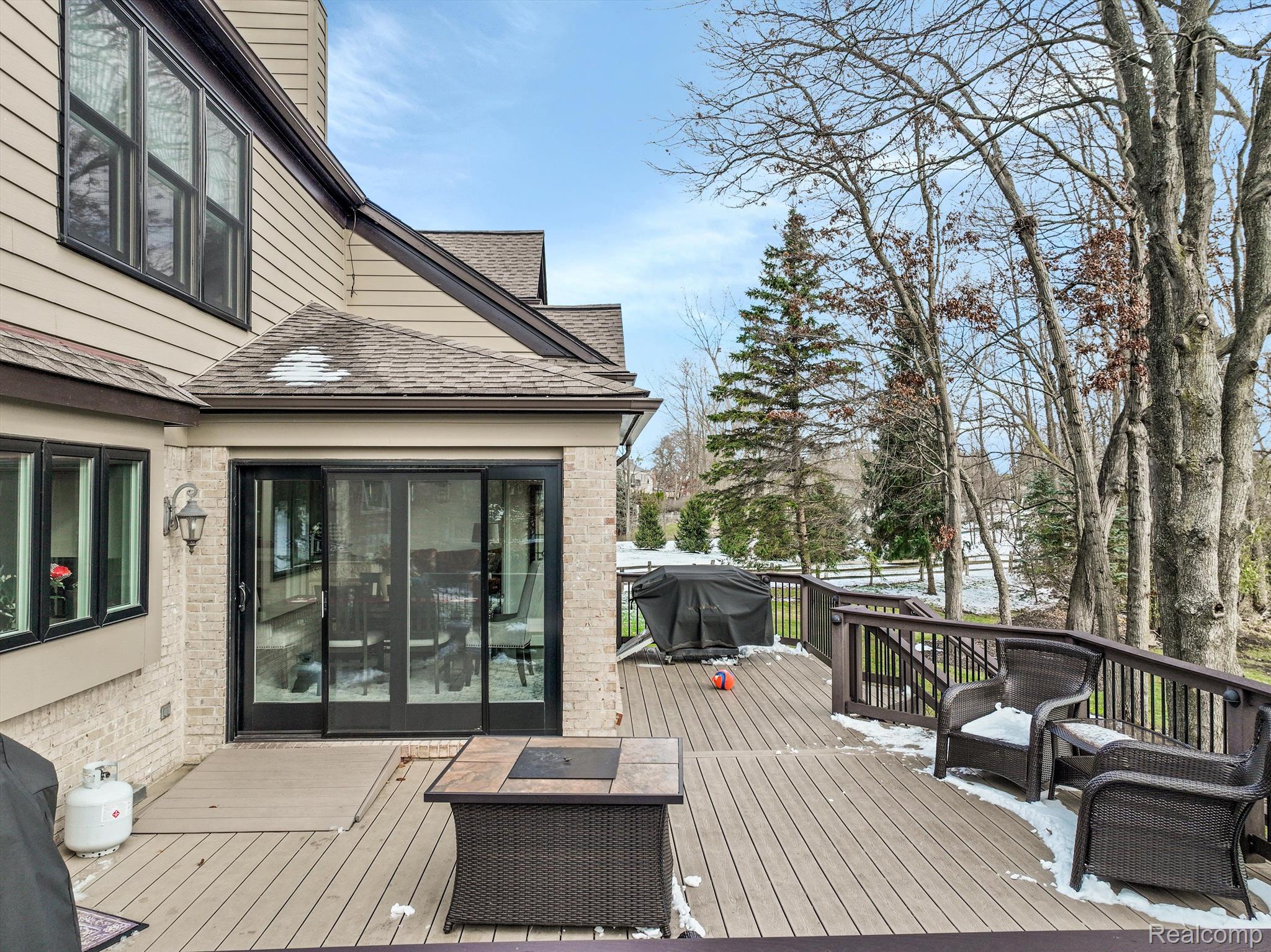 1303 MARINA POINTE Boulevard