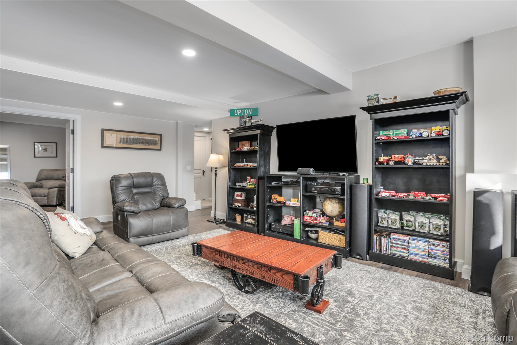 1303 MARINA POINTE Boulevard
