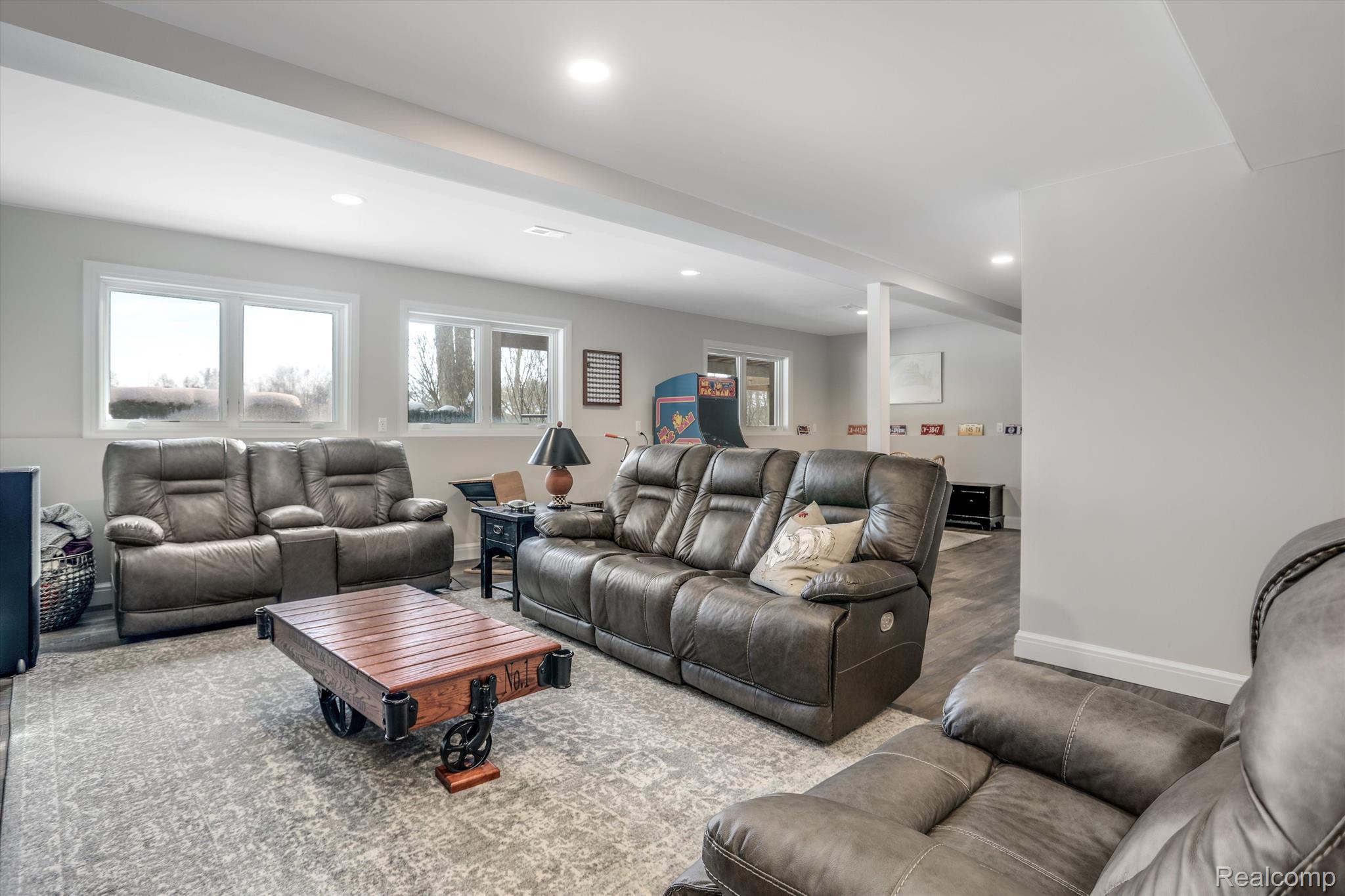 1303 MARINA POINTE Boulevard