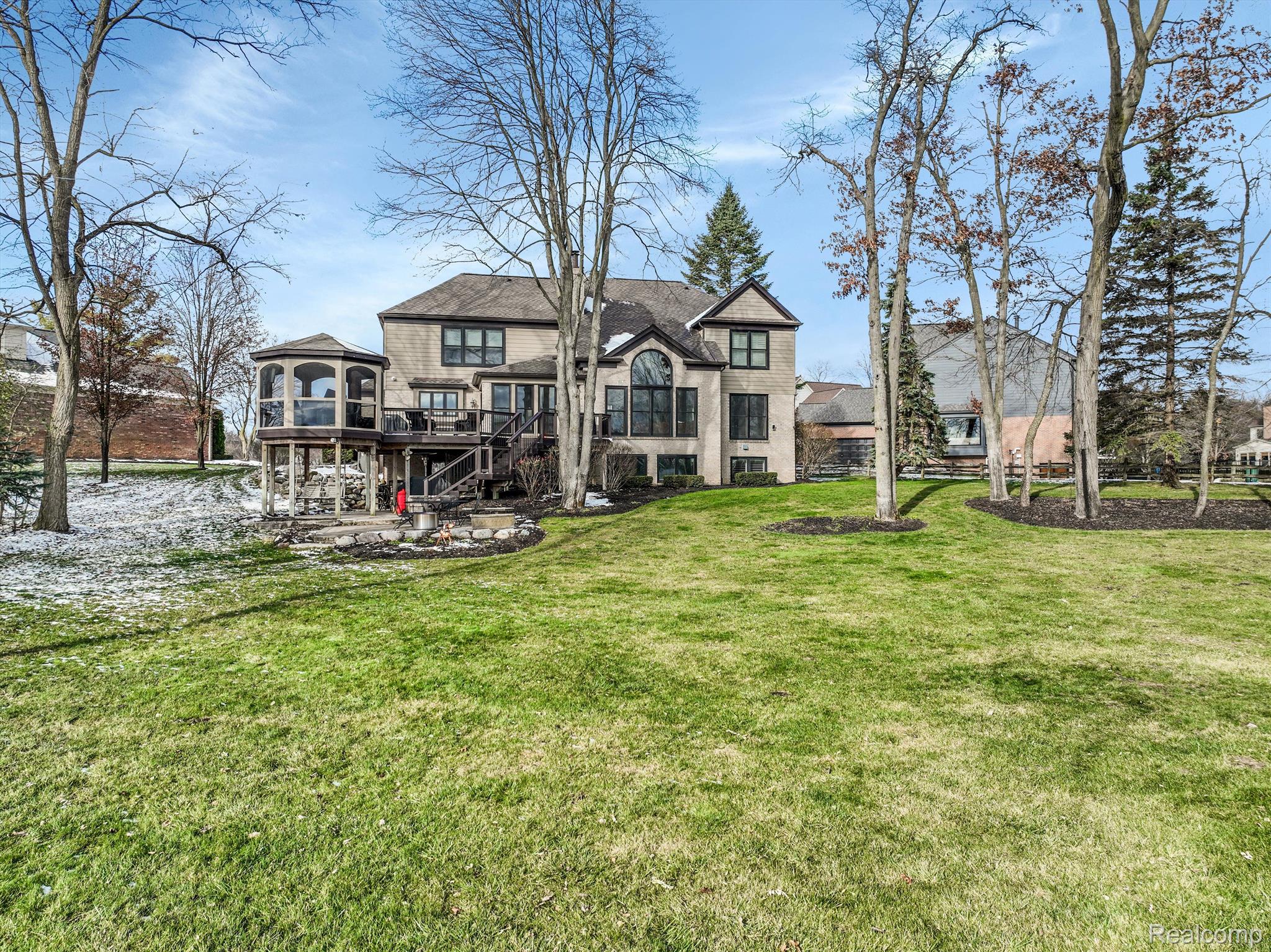 1303 MARINA POINTE Boulevard