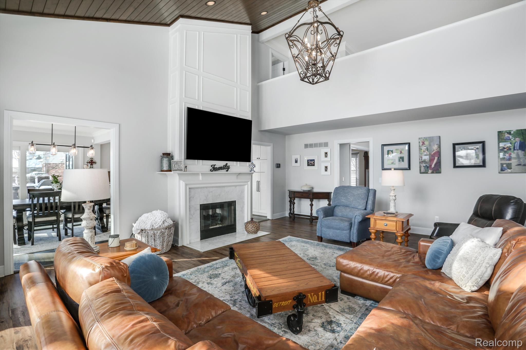 1303 MARINA POINTE Boulevard