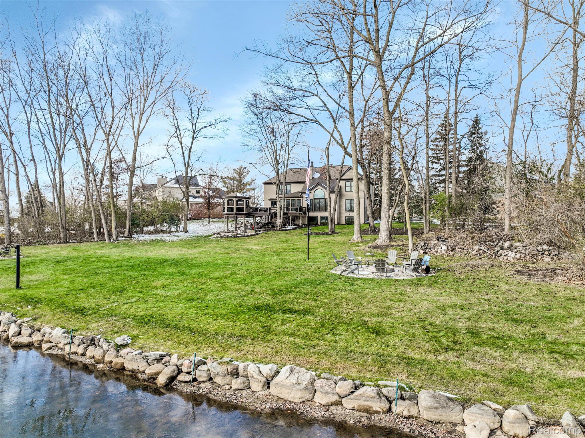 1303 MARINA POINTE Boulevard