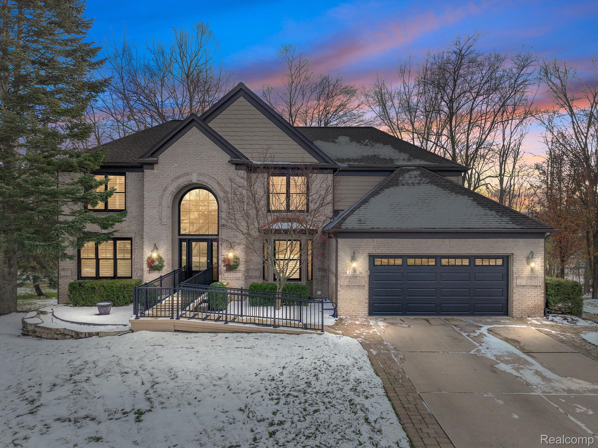 1303 MARINA POINTE Boulevard