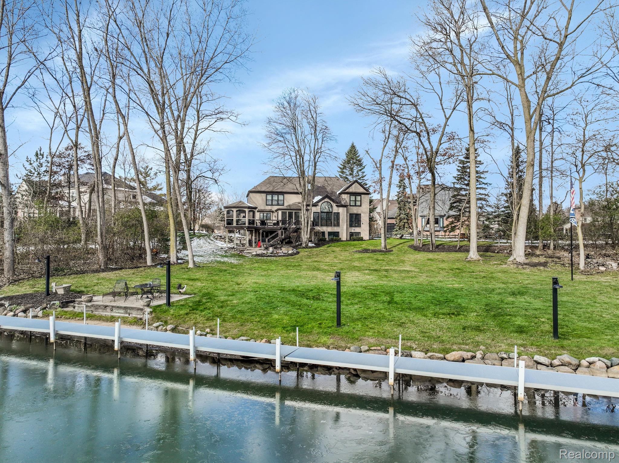 1303 MARINA POINTE Boulevard