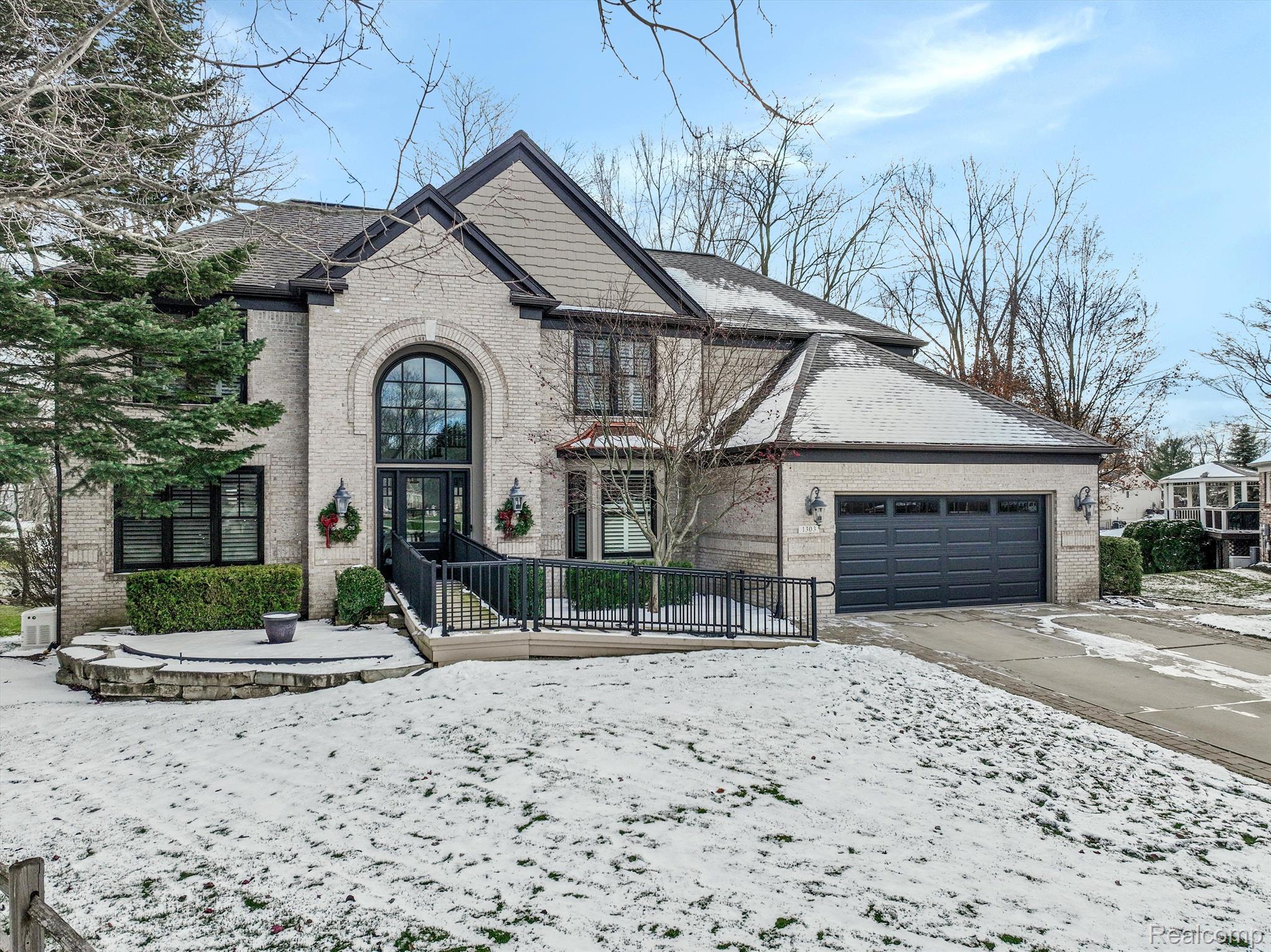 1303 MARINA POINTE Boulevard