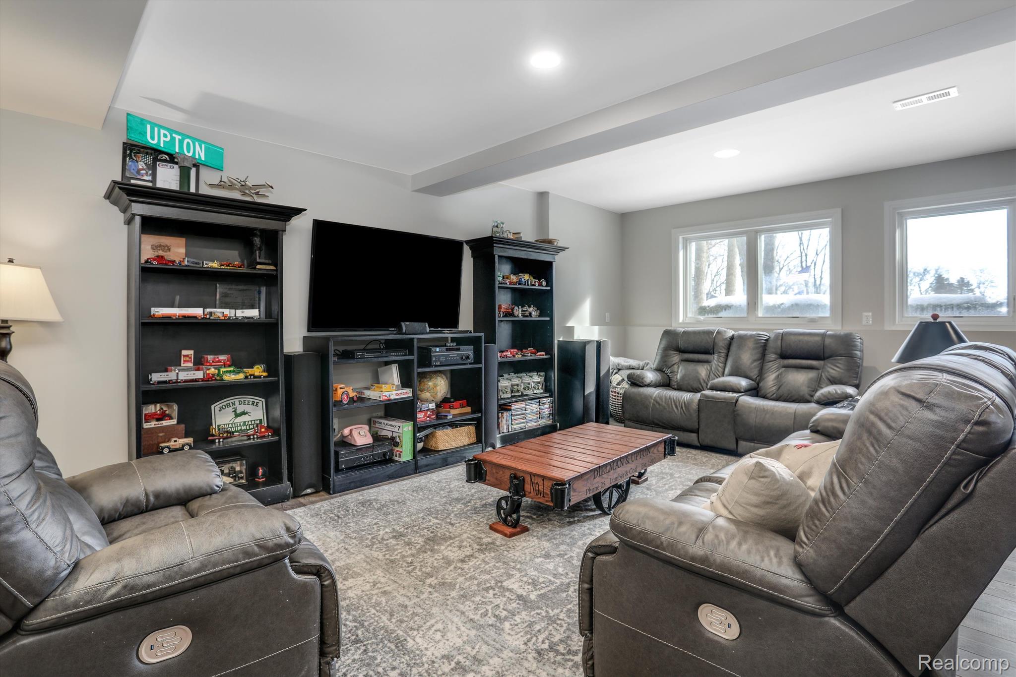 1303 MARINA POINTE Boulevard