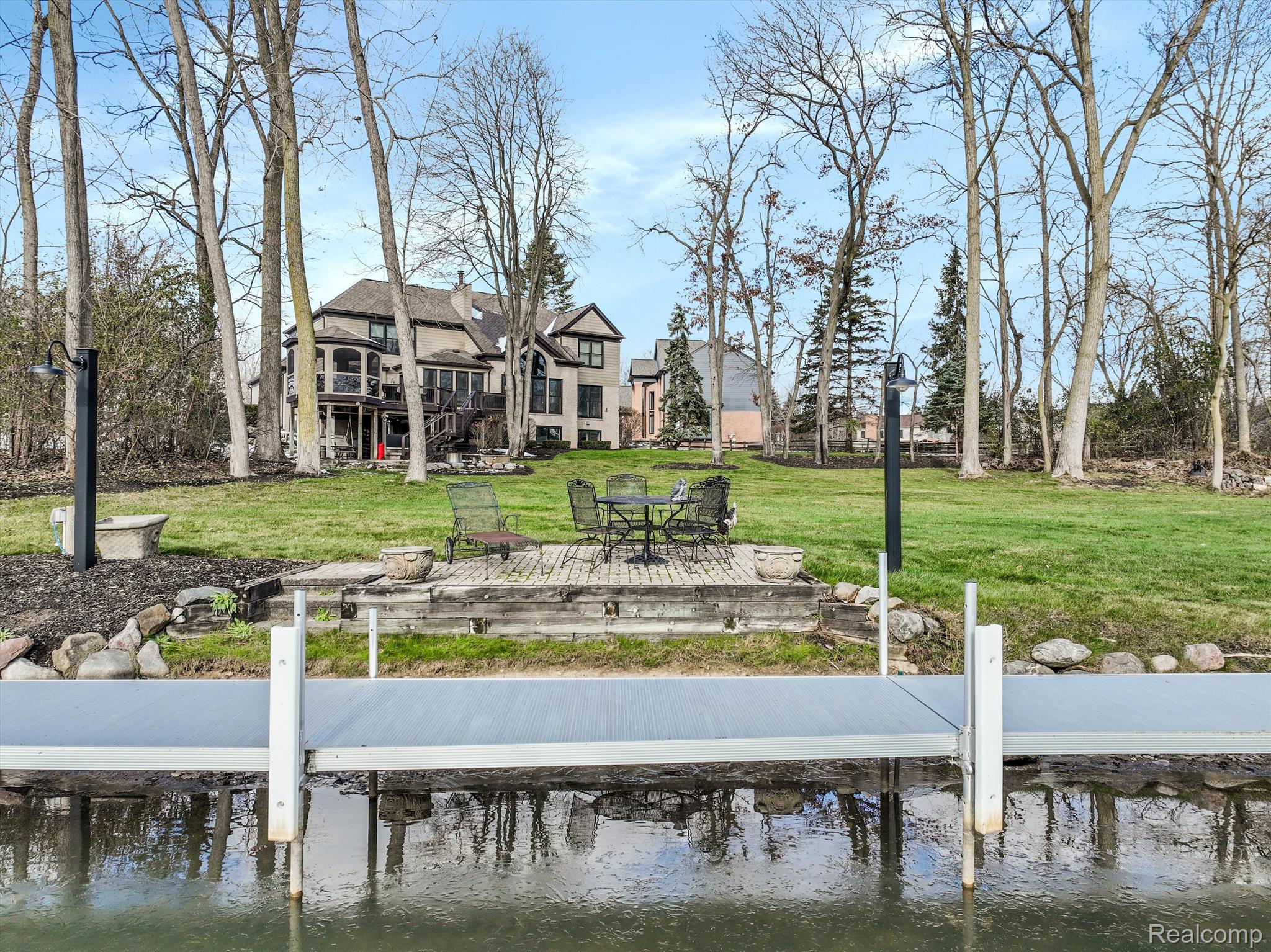 1303 MARINA POINTE Boulevard