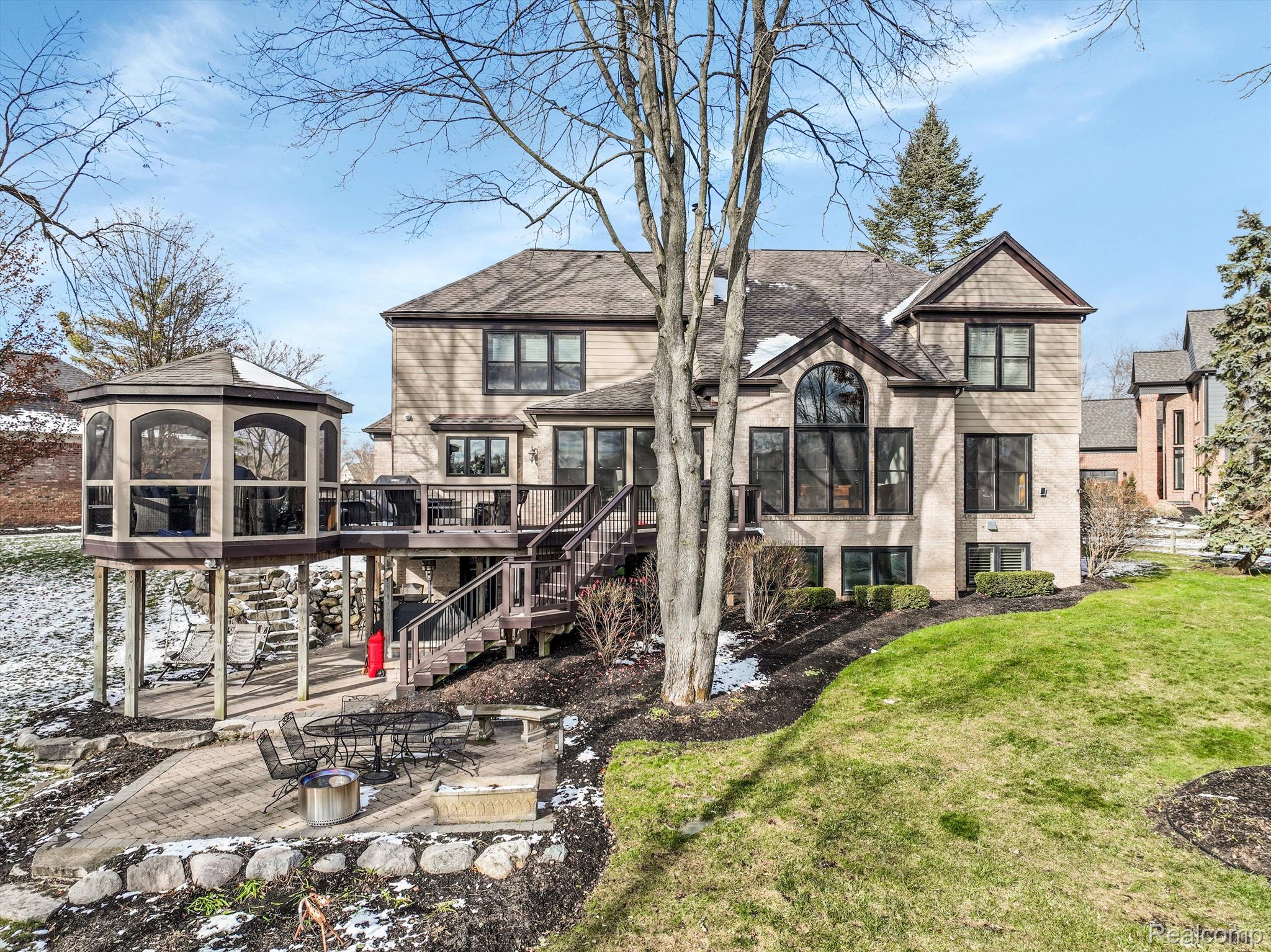 1303 MARINA POINTE Boulevard