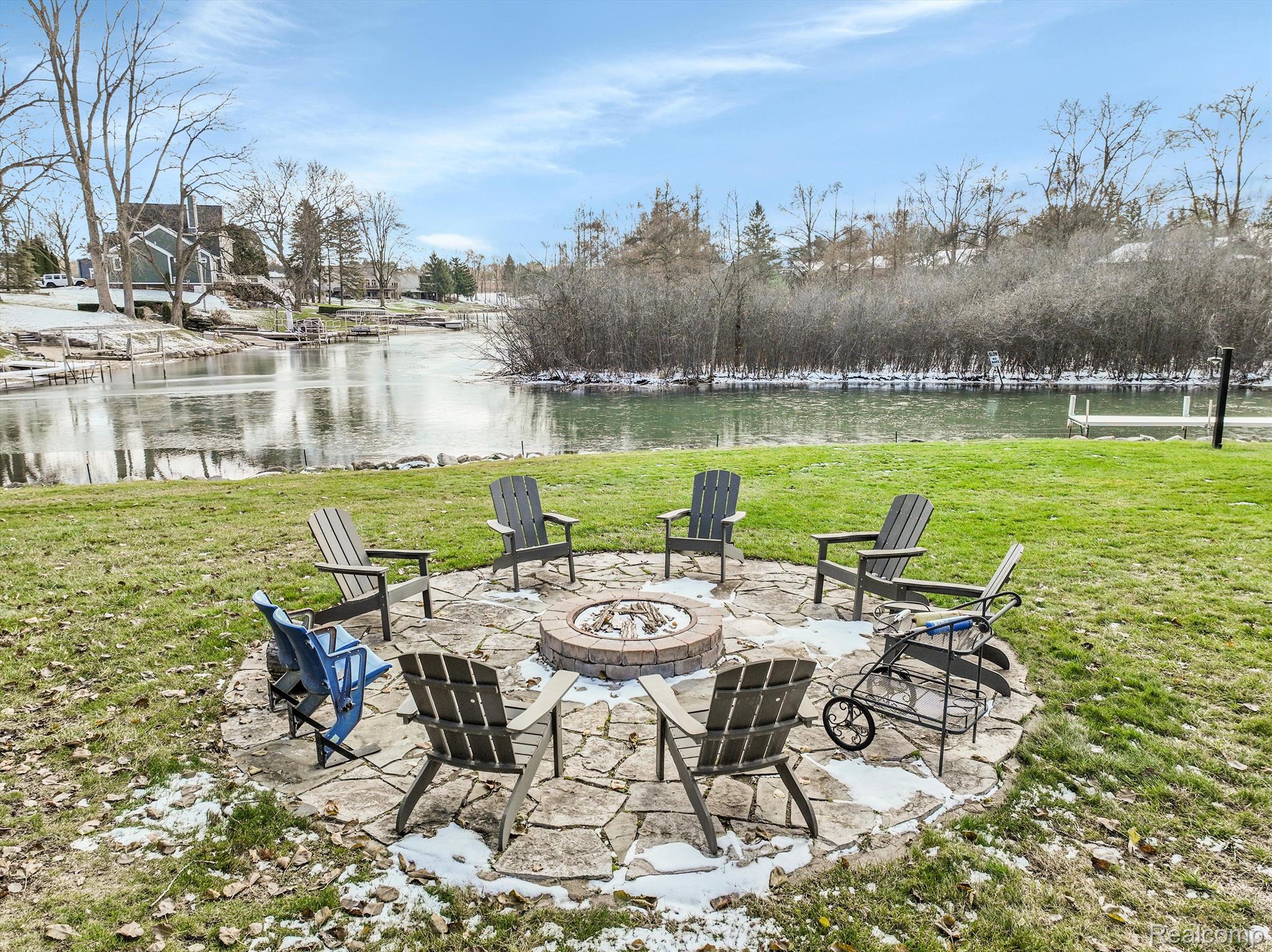 1303 MARINA POINTE Boulevard