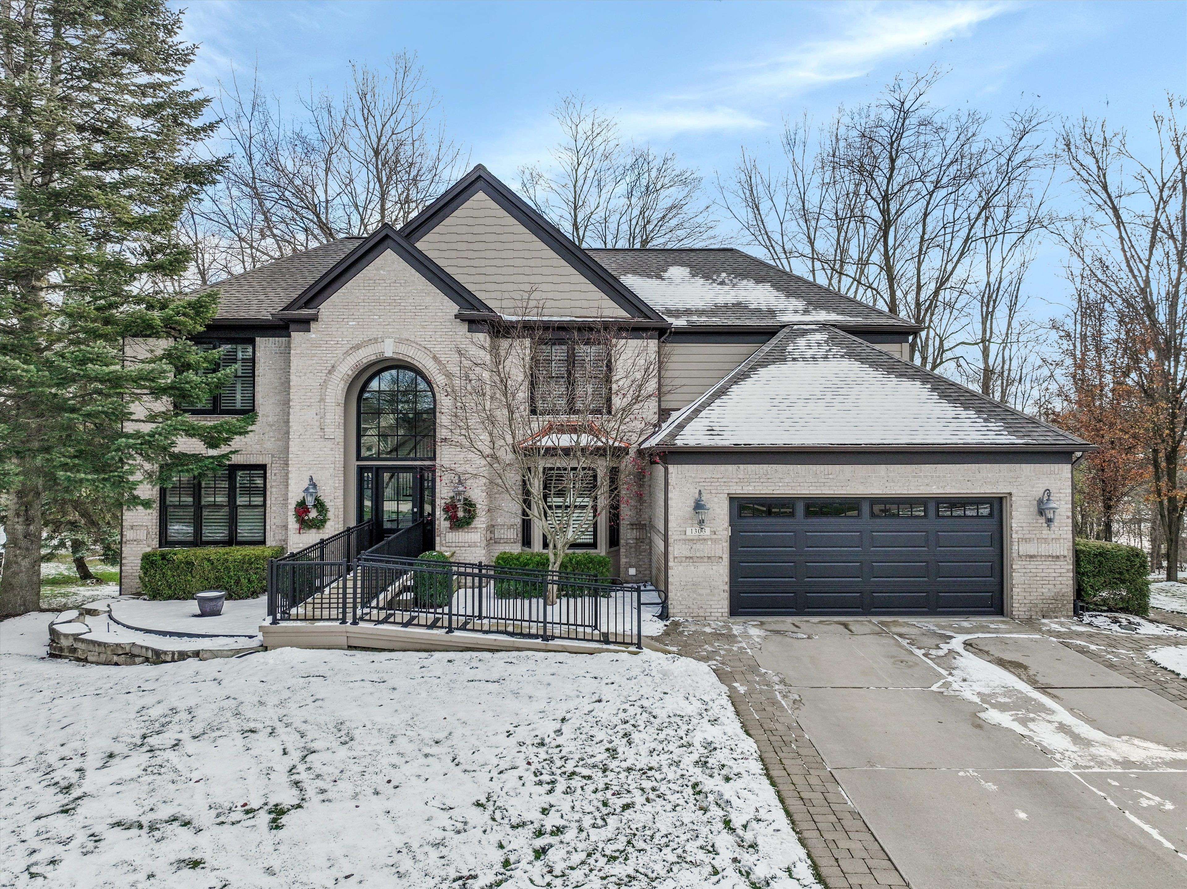 1303 MARINA POINTE Boulevard