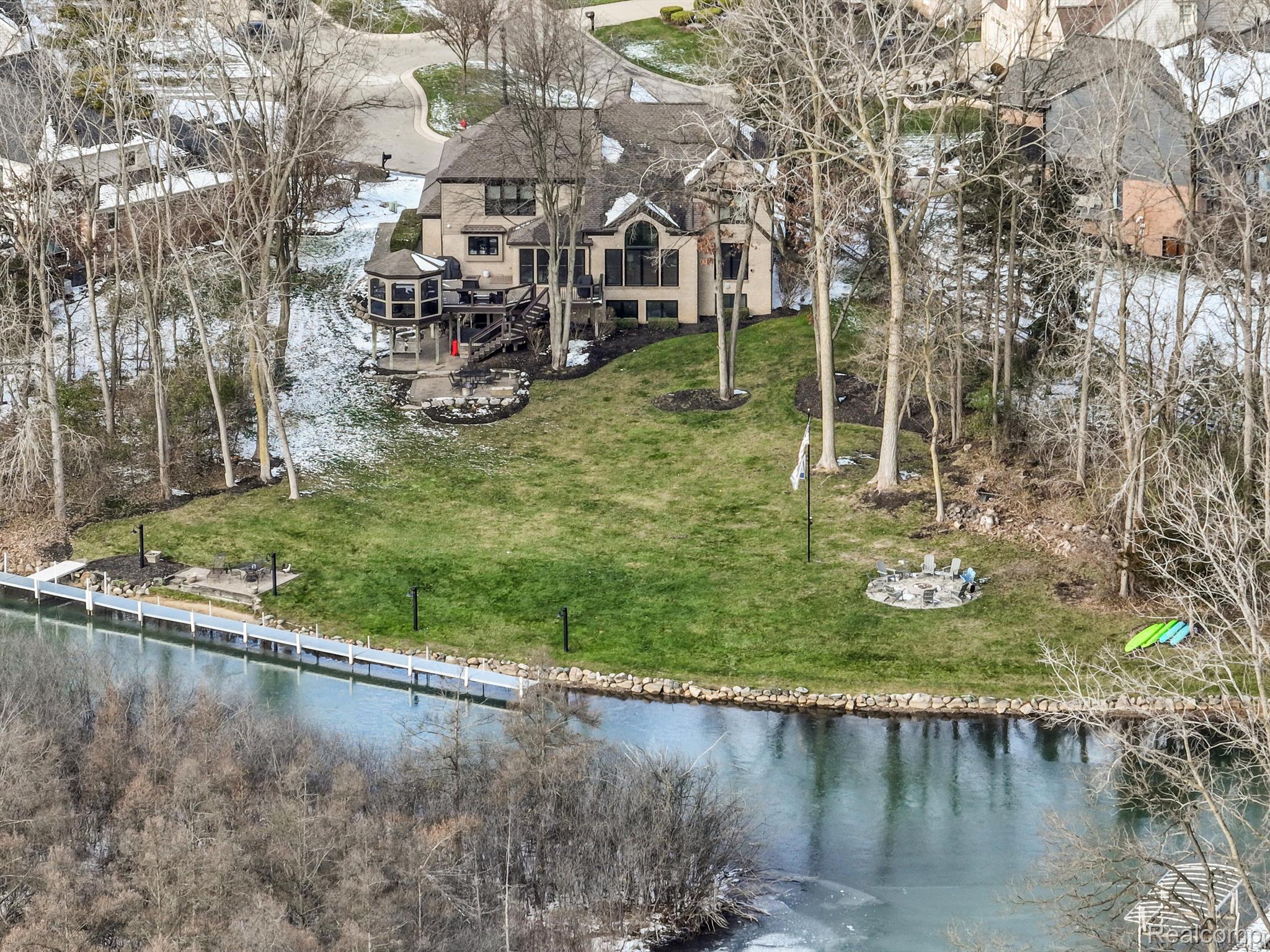 1303 MARINA POINTE Boulevard