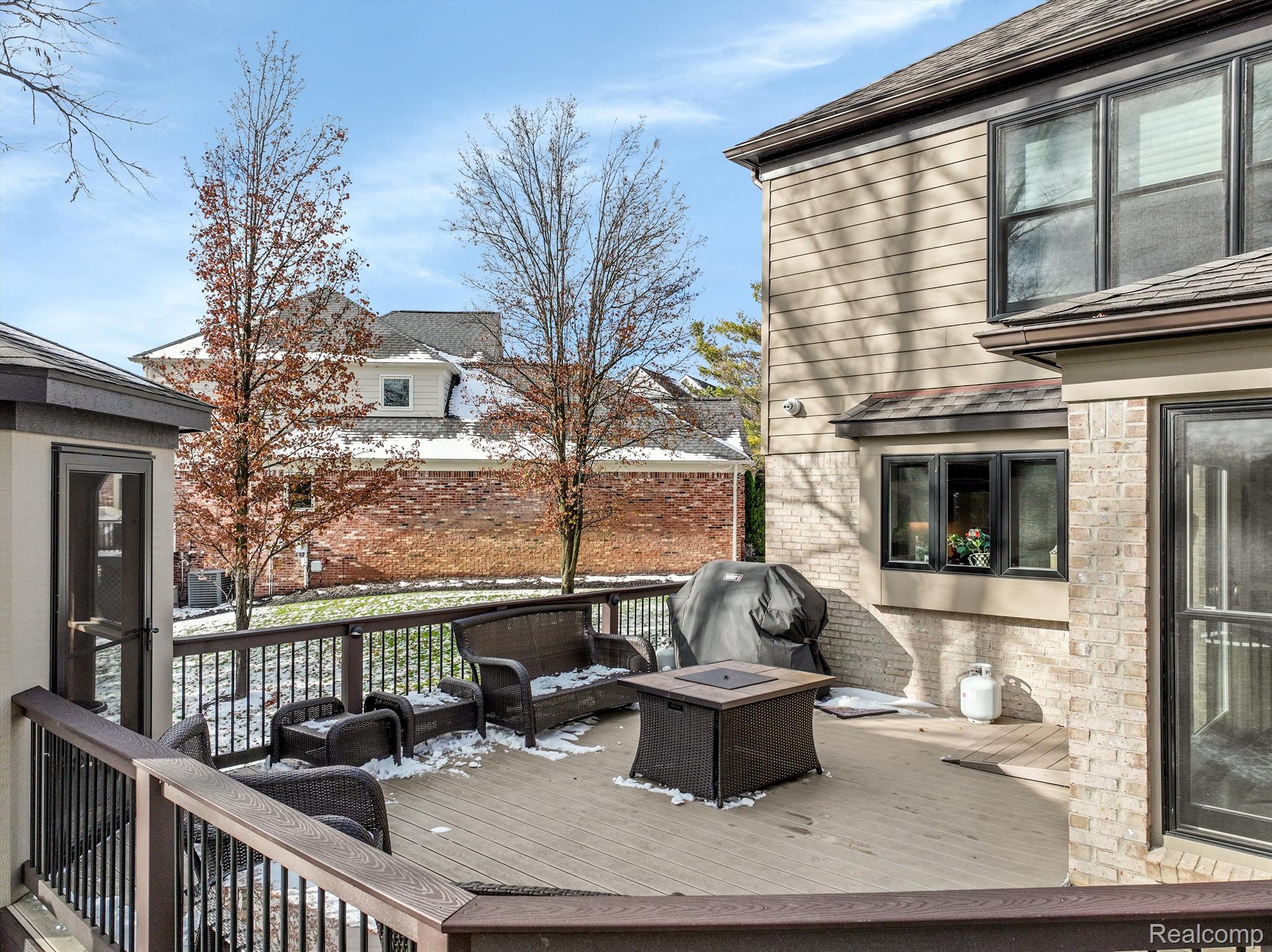 1303 MARINA POINTE Boulevard