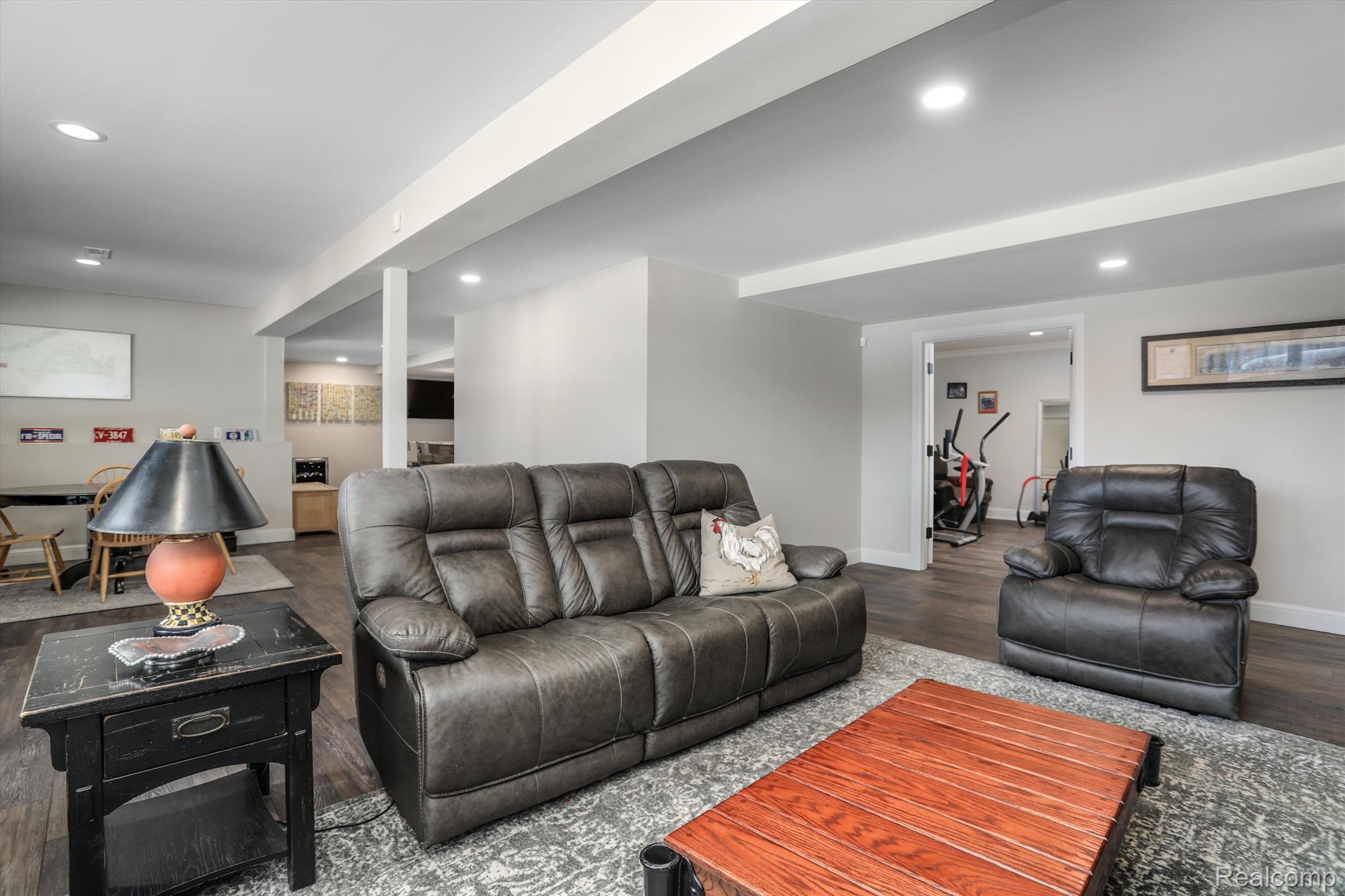1303 MARINA POINTE Boulevard