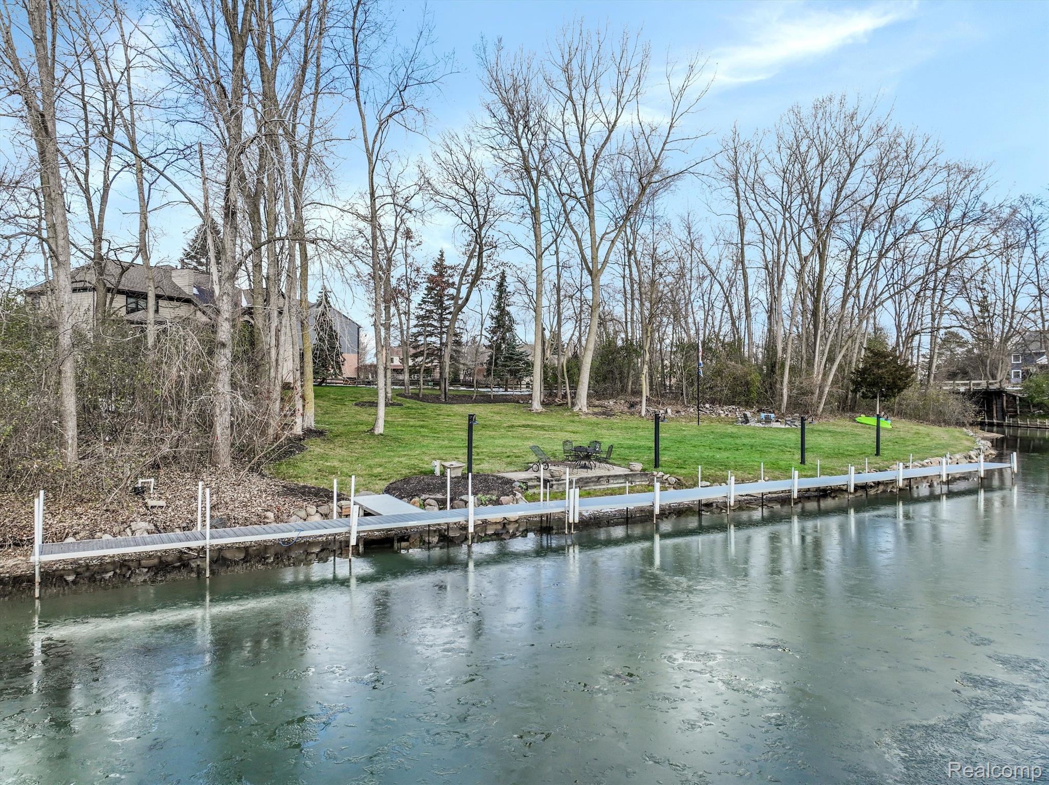 1303 MARINA POINTE Boulevard