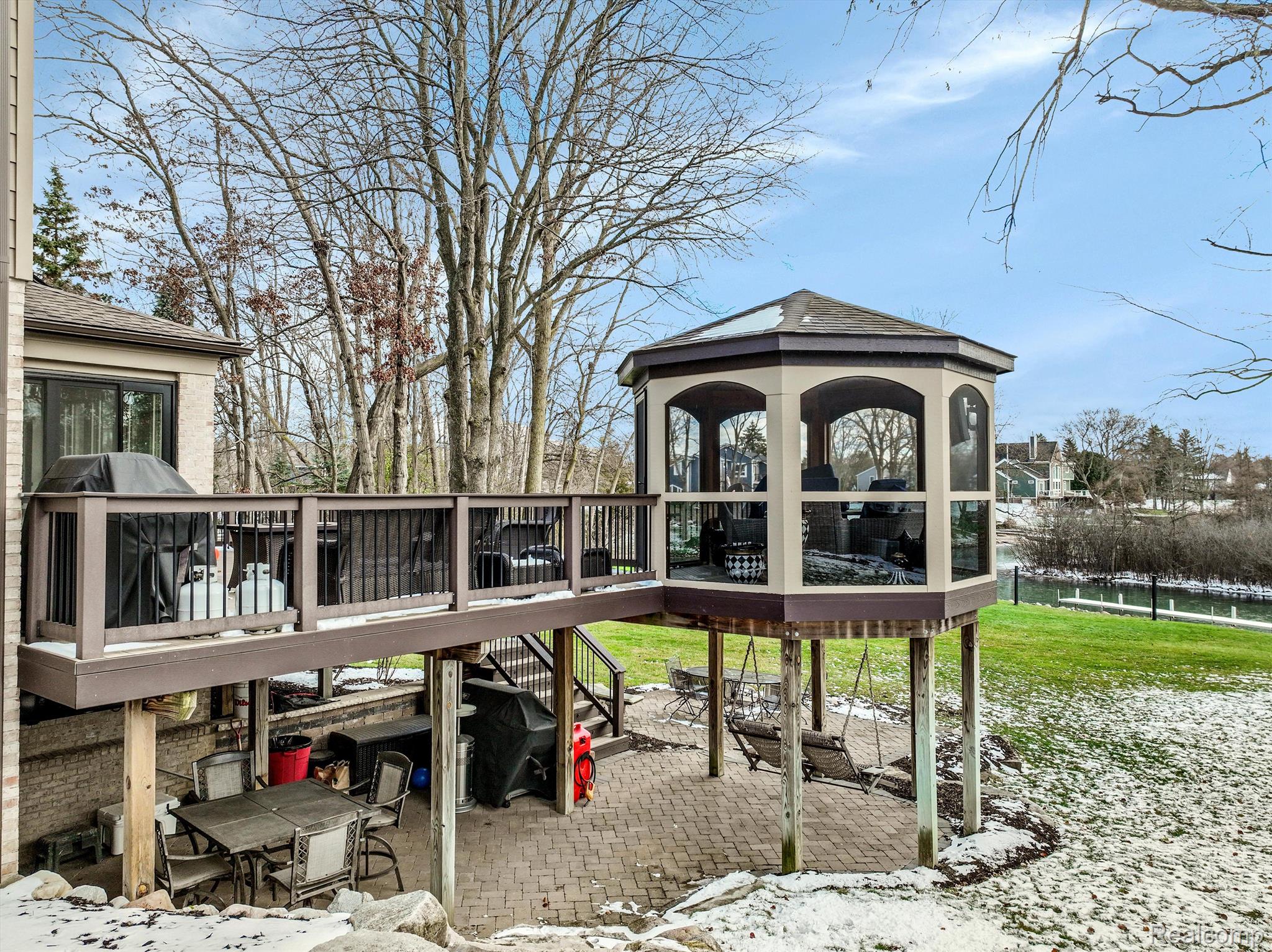 1303 MARINA POINTE Boulevard