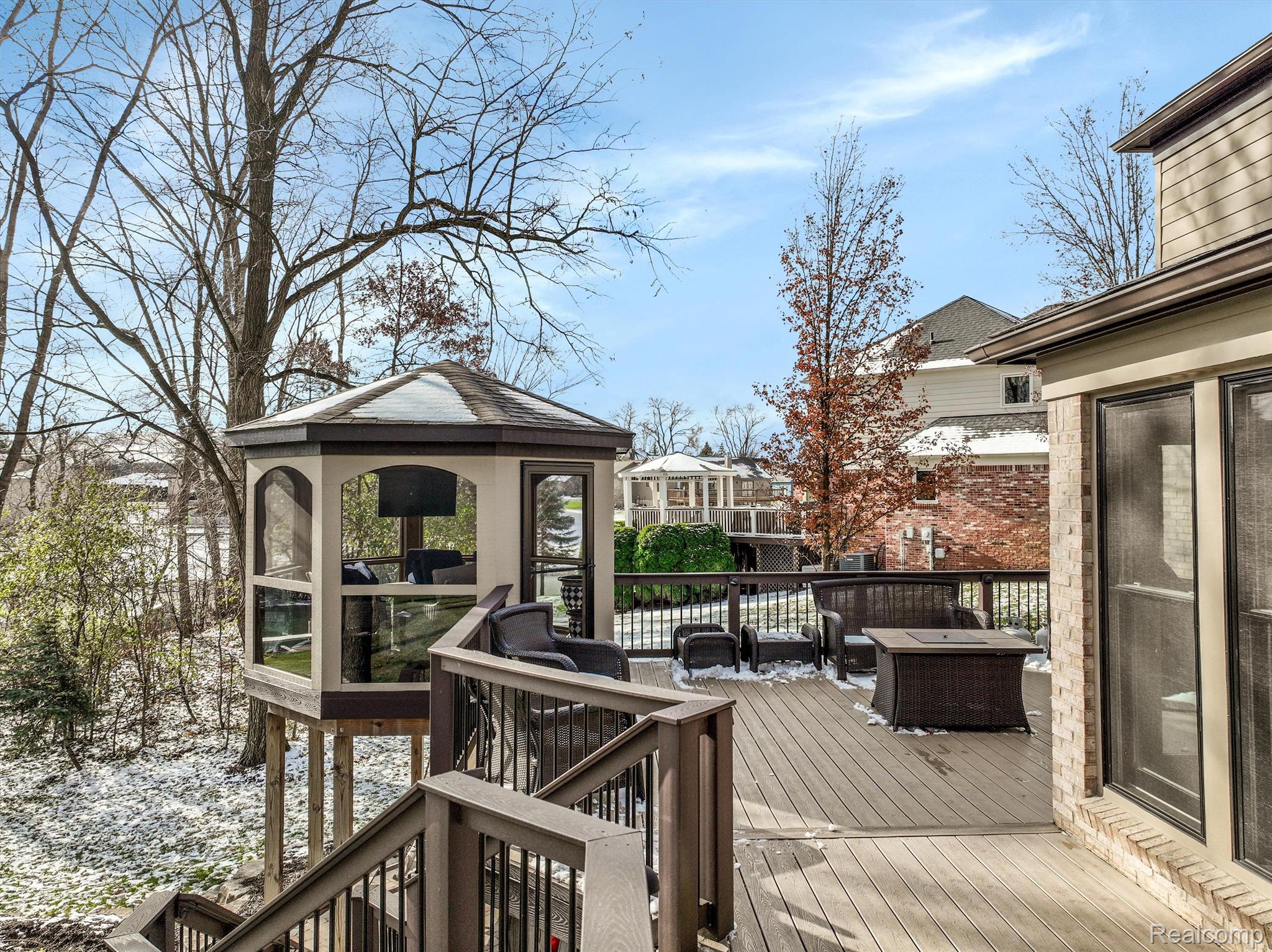 1303 MARINA POINTE Boulevard