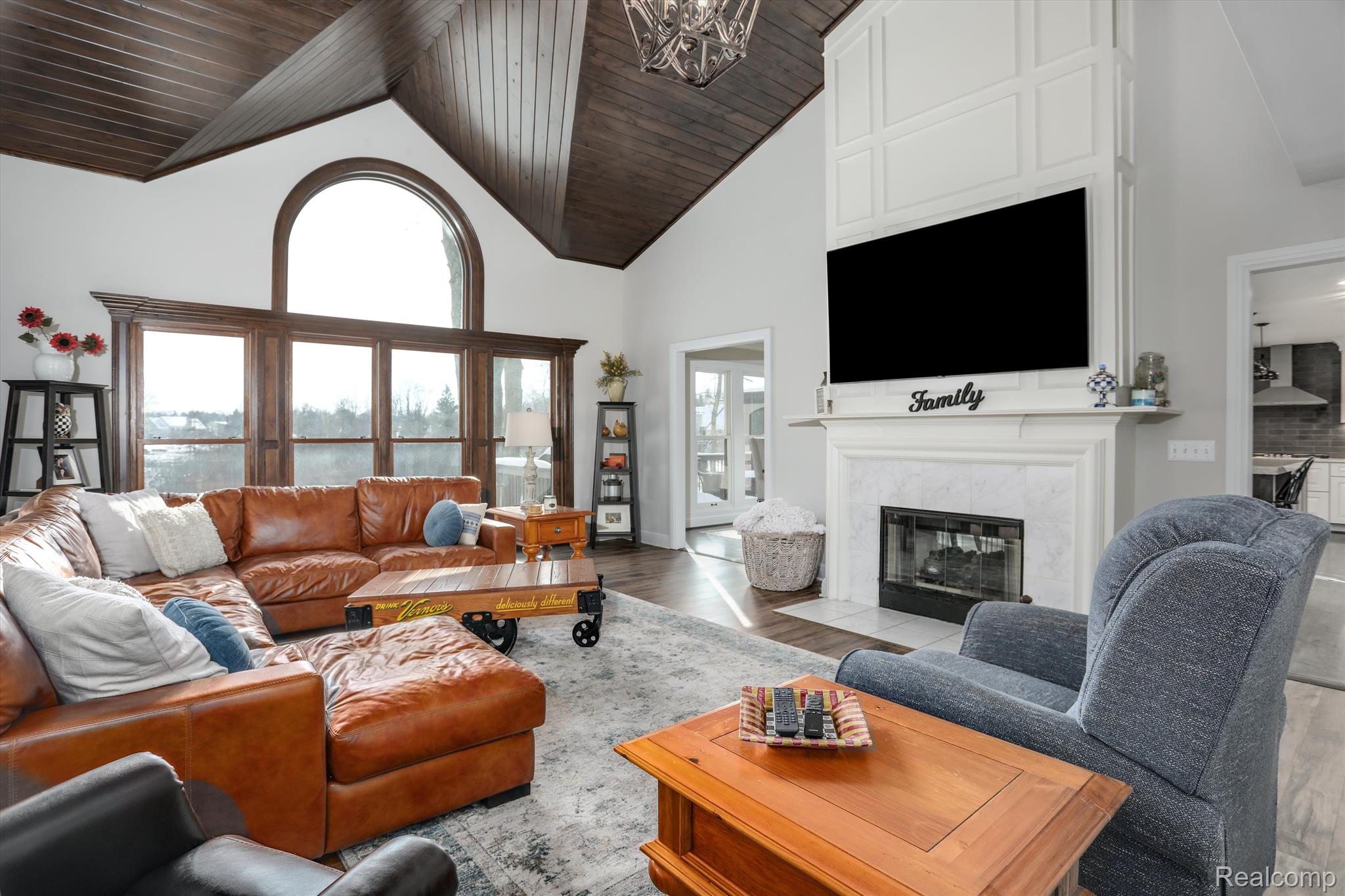 1303 MARINA POINTE Boulevard