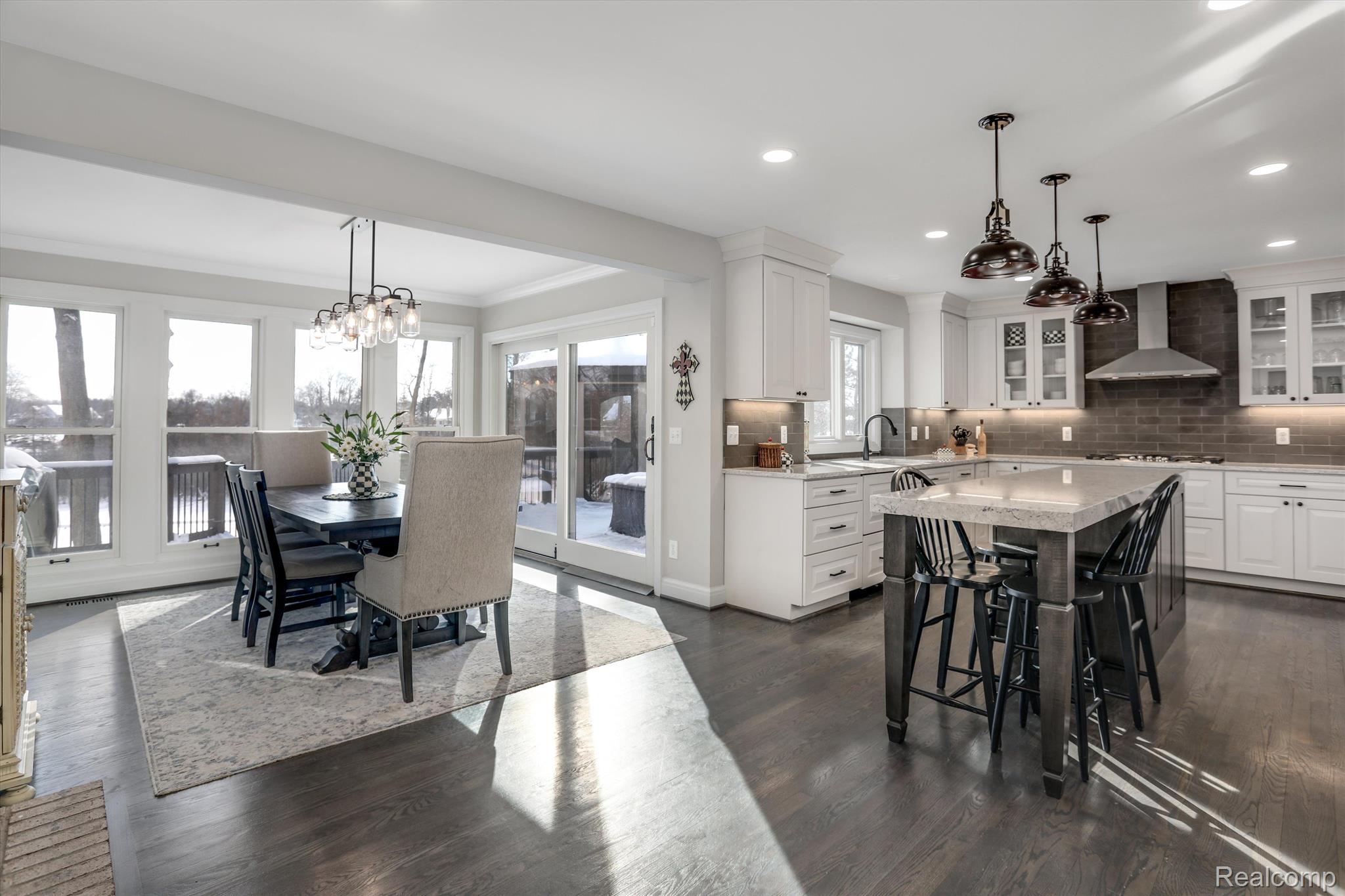 1303 MARINA POINTE Boulevard
