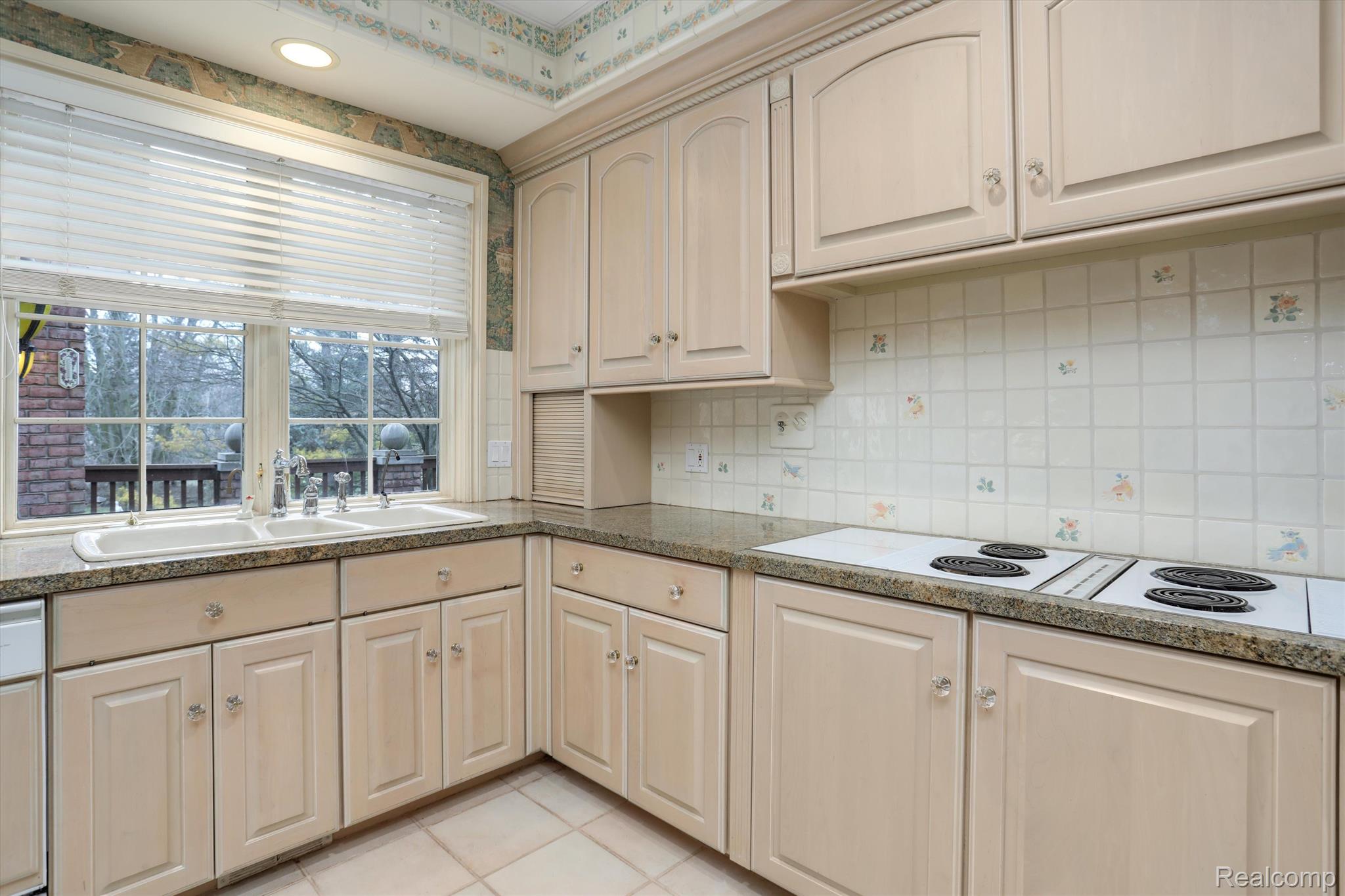 1401 E Silverbell Road