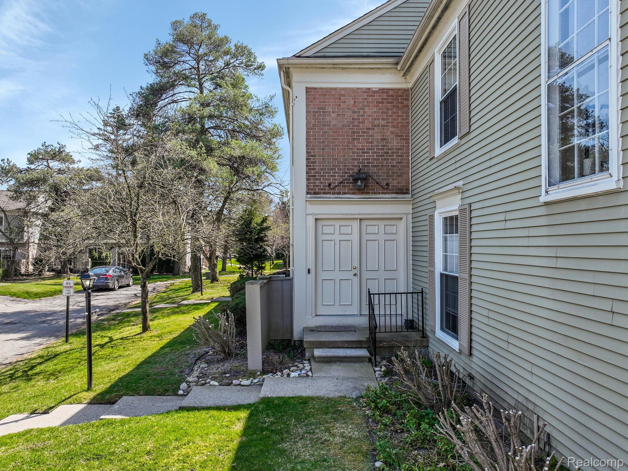 1357 AUTUMN Lane