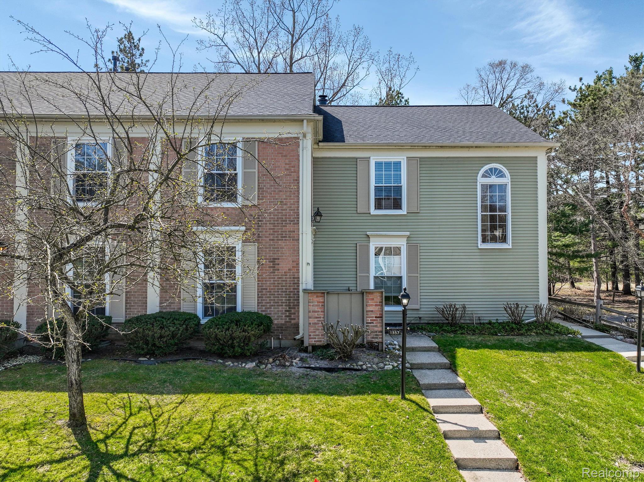 1357 AUTUMN Lane