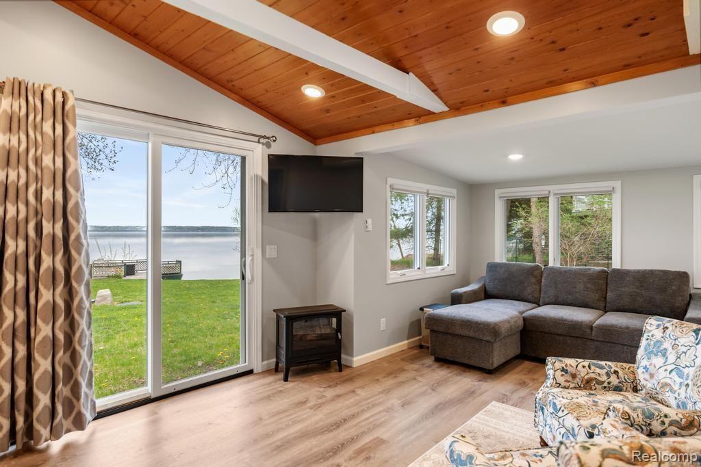 4037 N WEST TORCH LAKE Drive