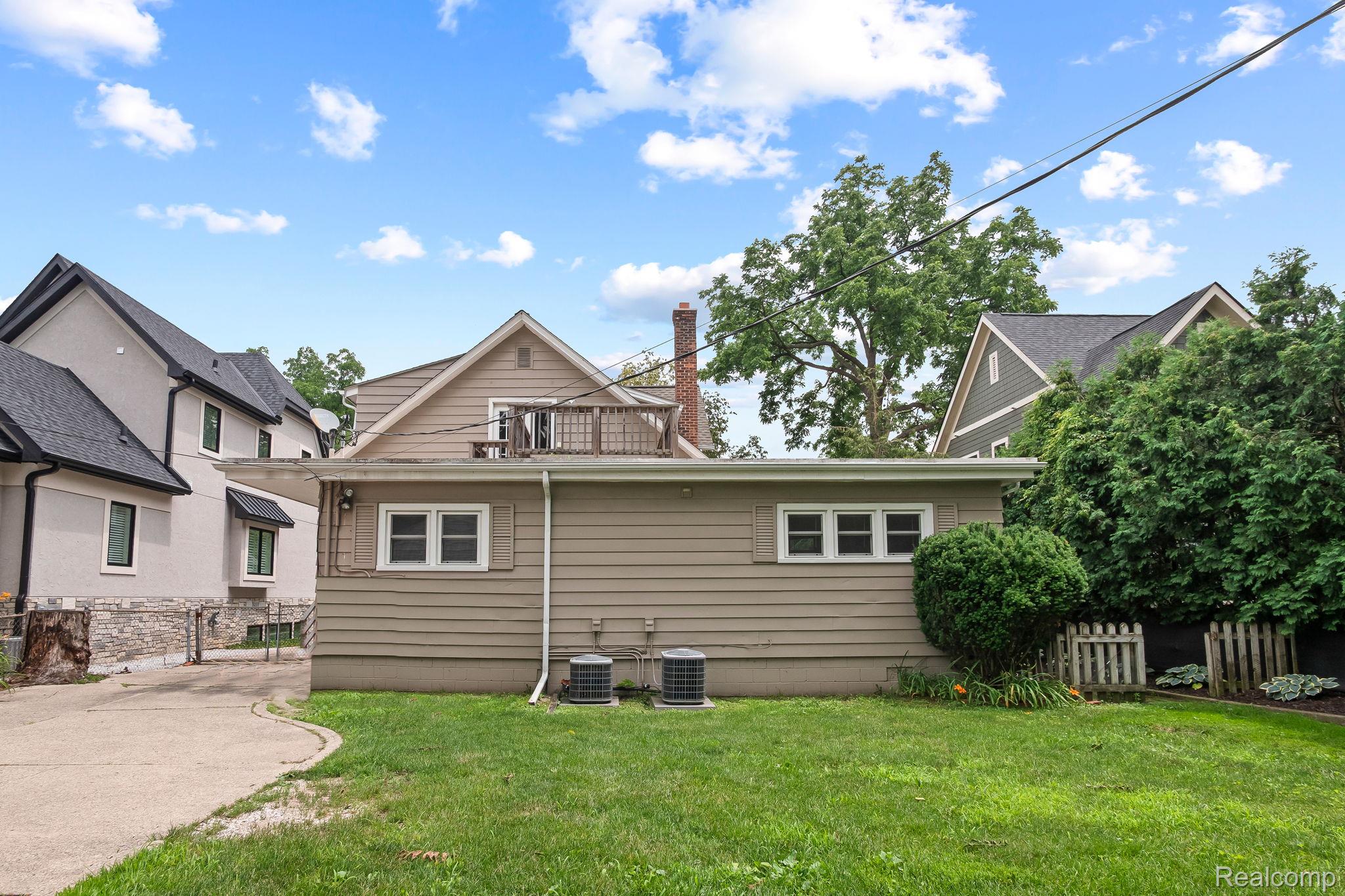 319 Oak Street