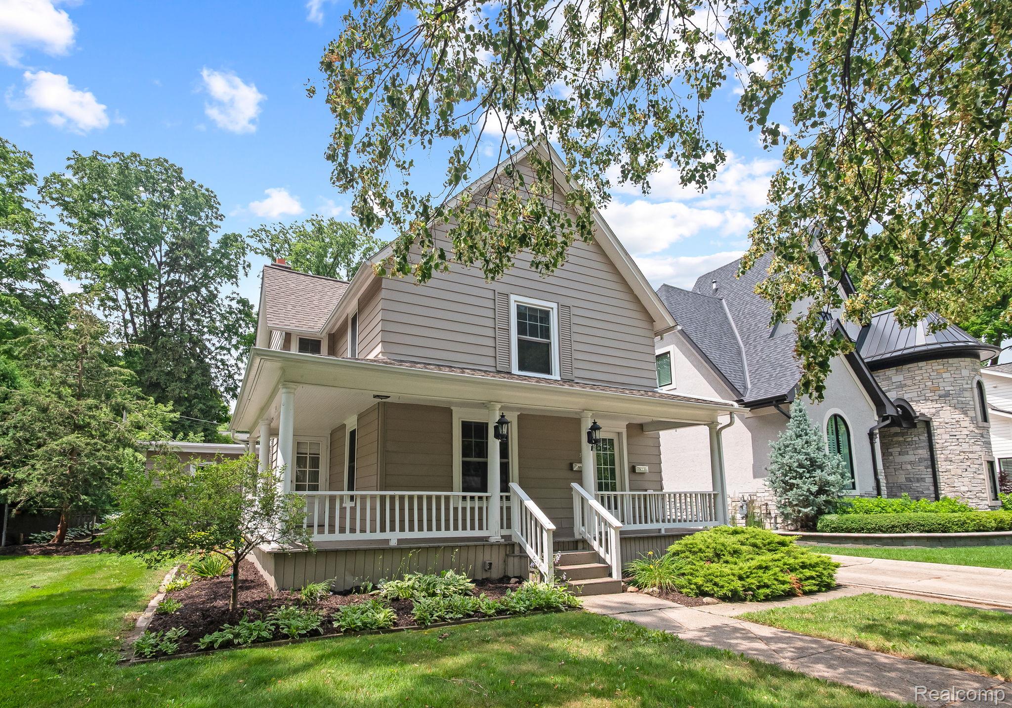 319 Oak Street