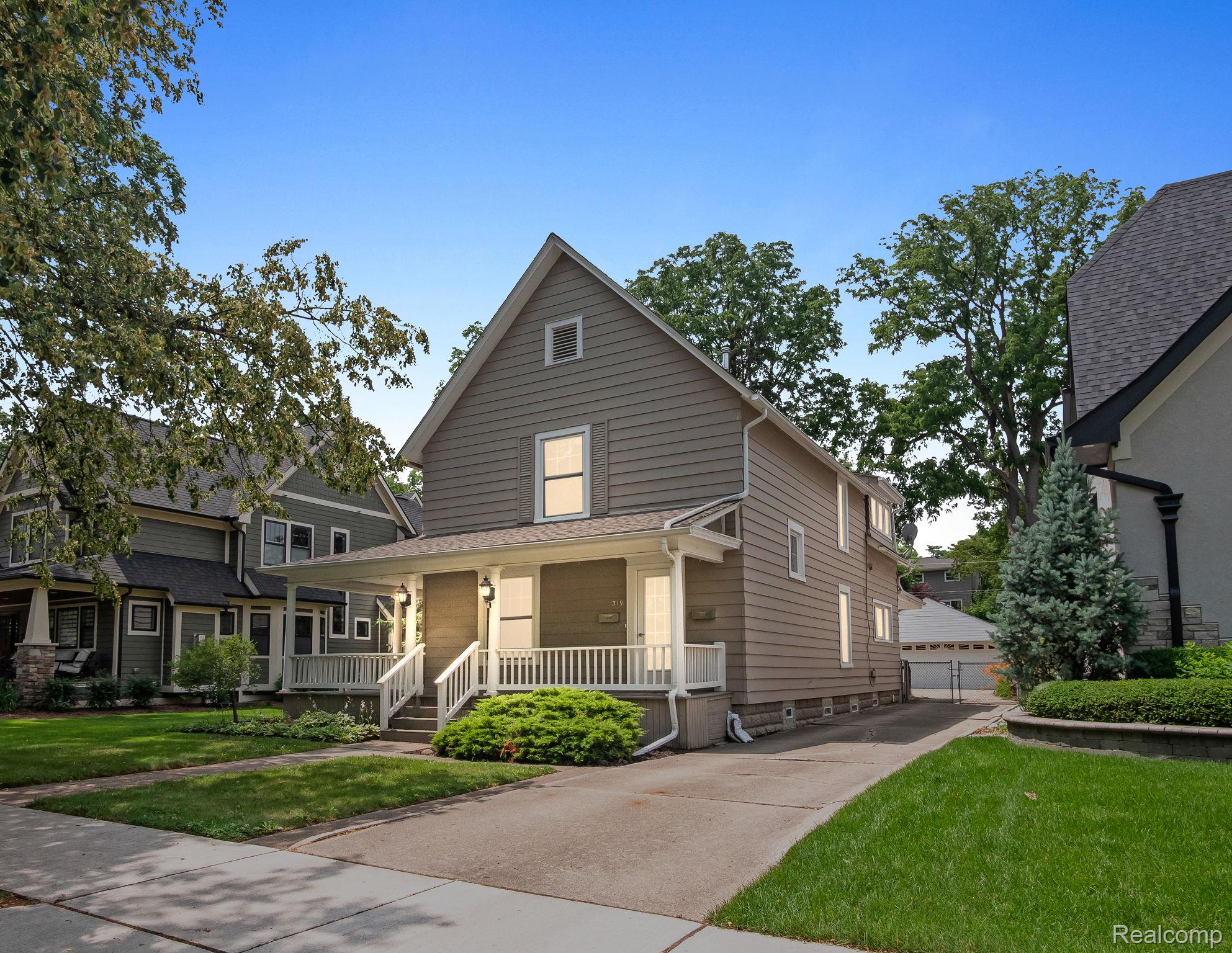 319 Oak Street