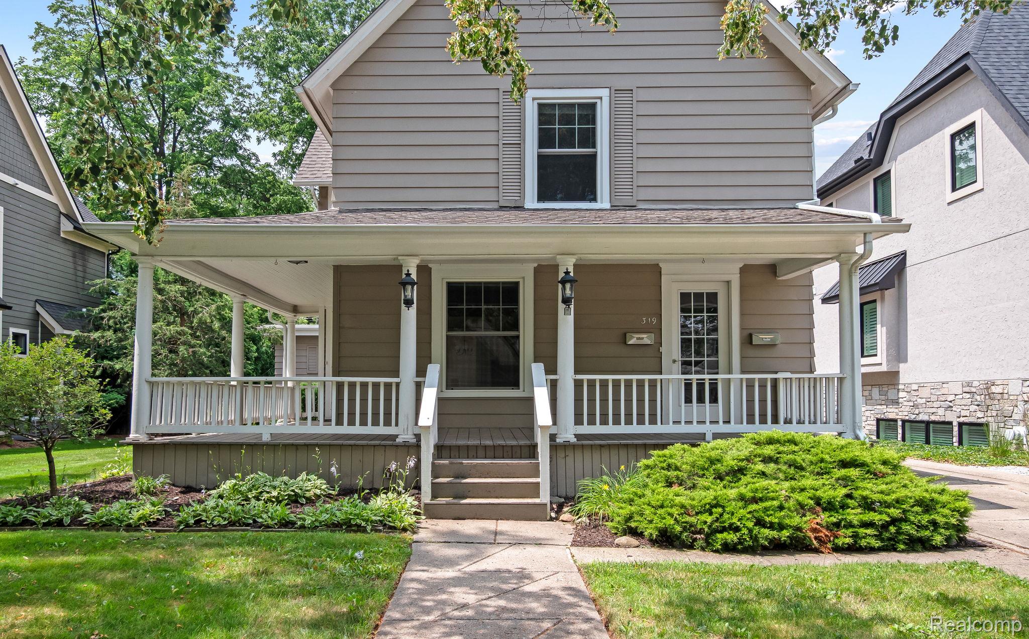319 Oak Street
