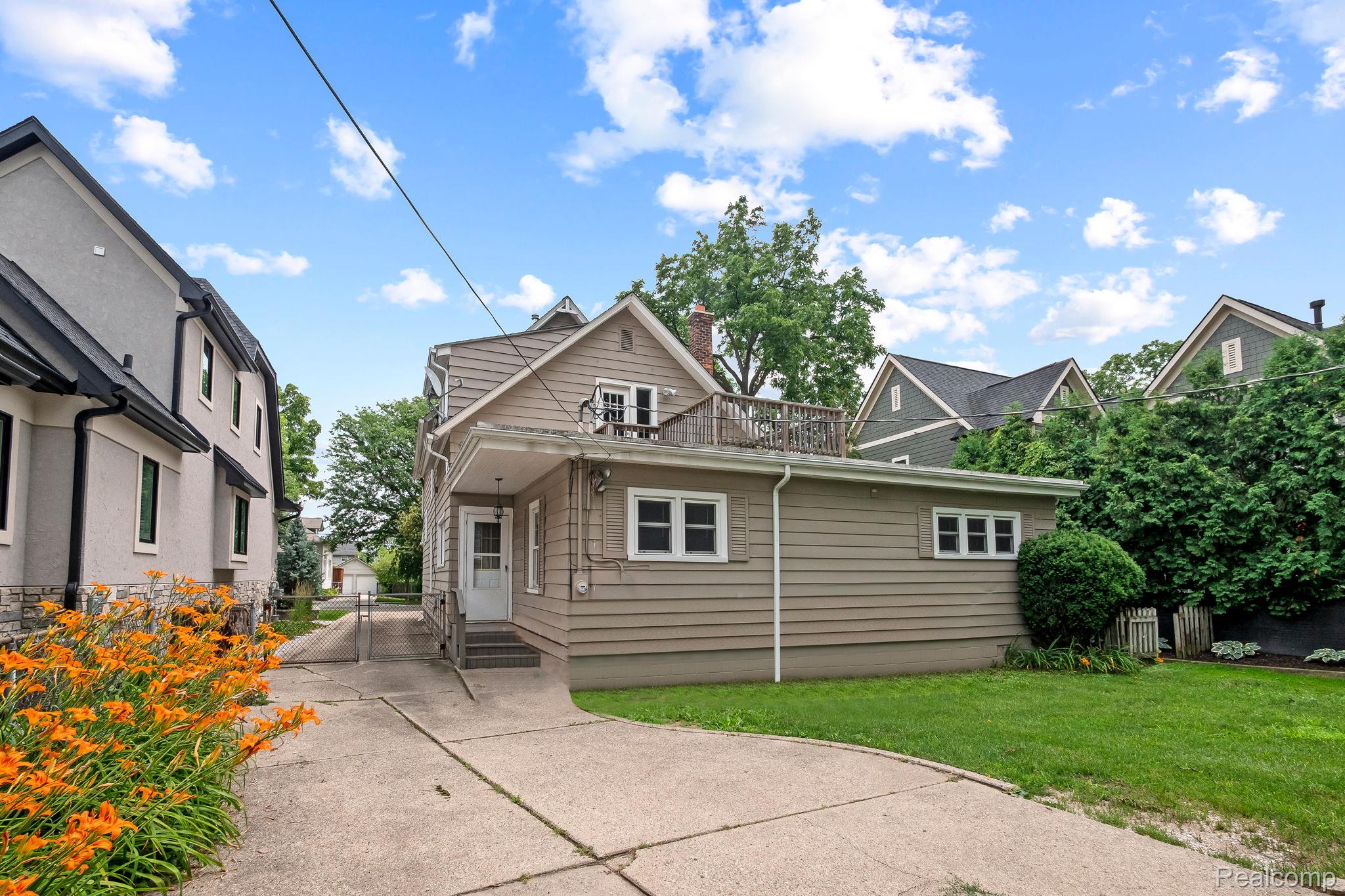 319 Oak Street