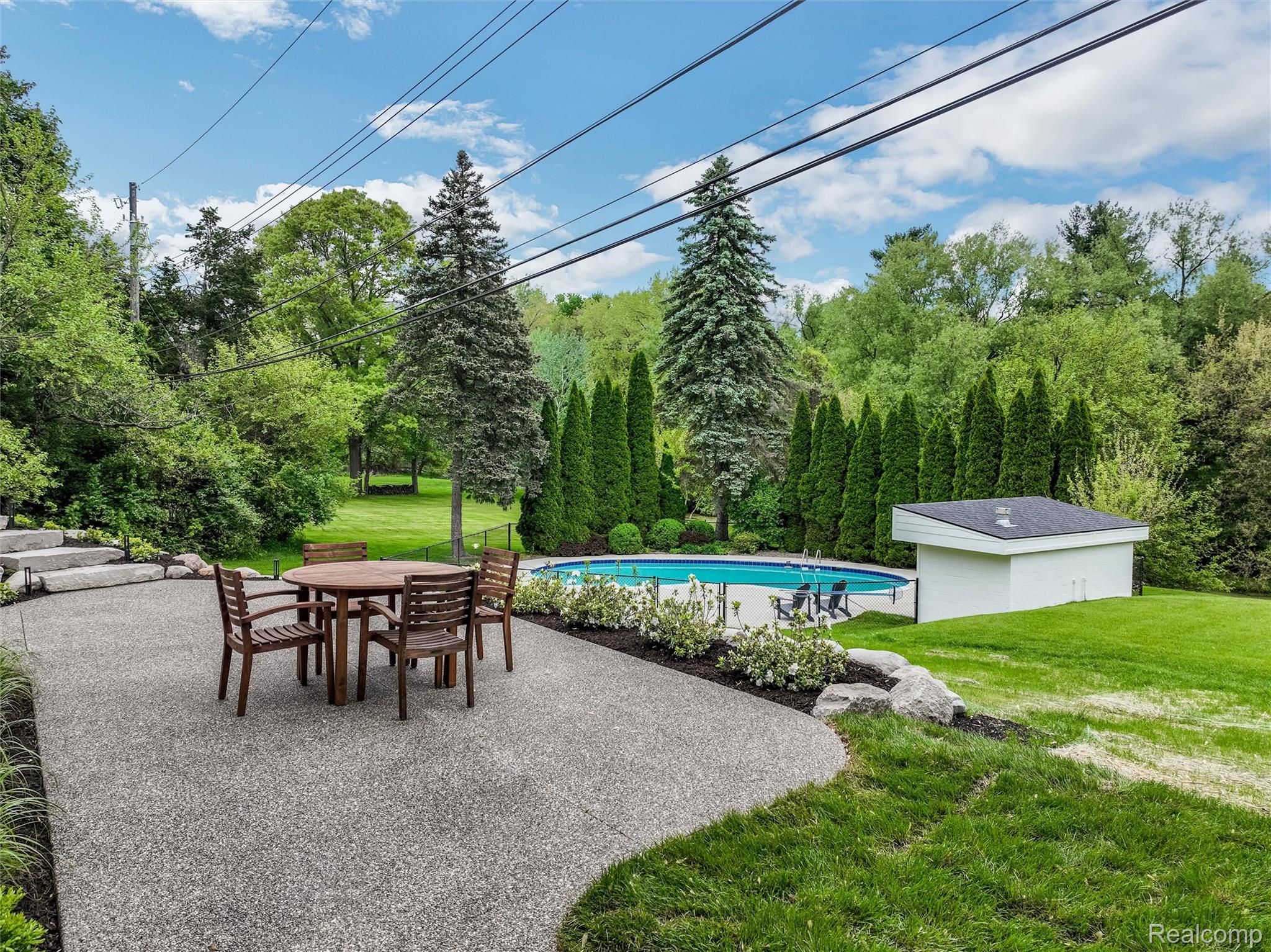 941 Viewland Drive