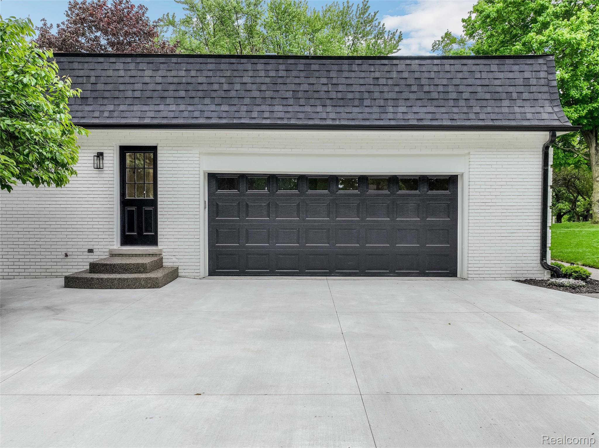 941 Viewland Drive