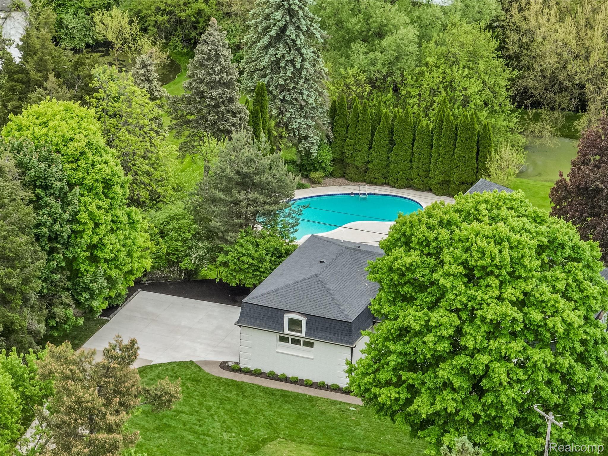 941 Viewland Drive