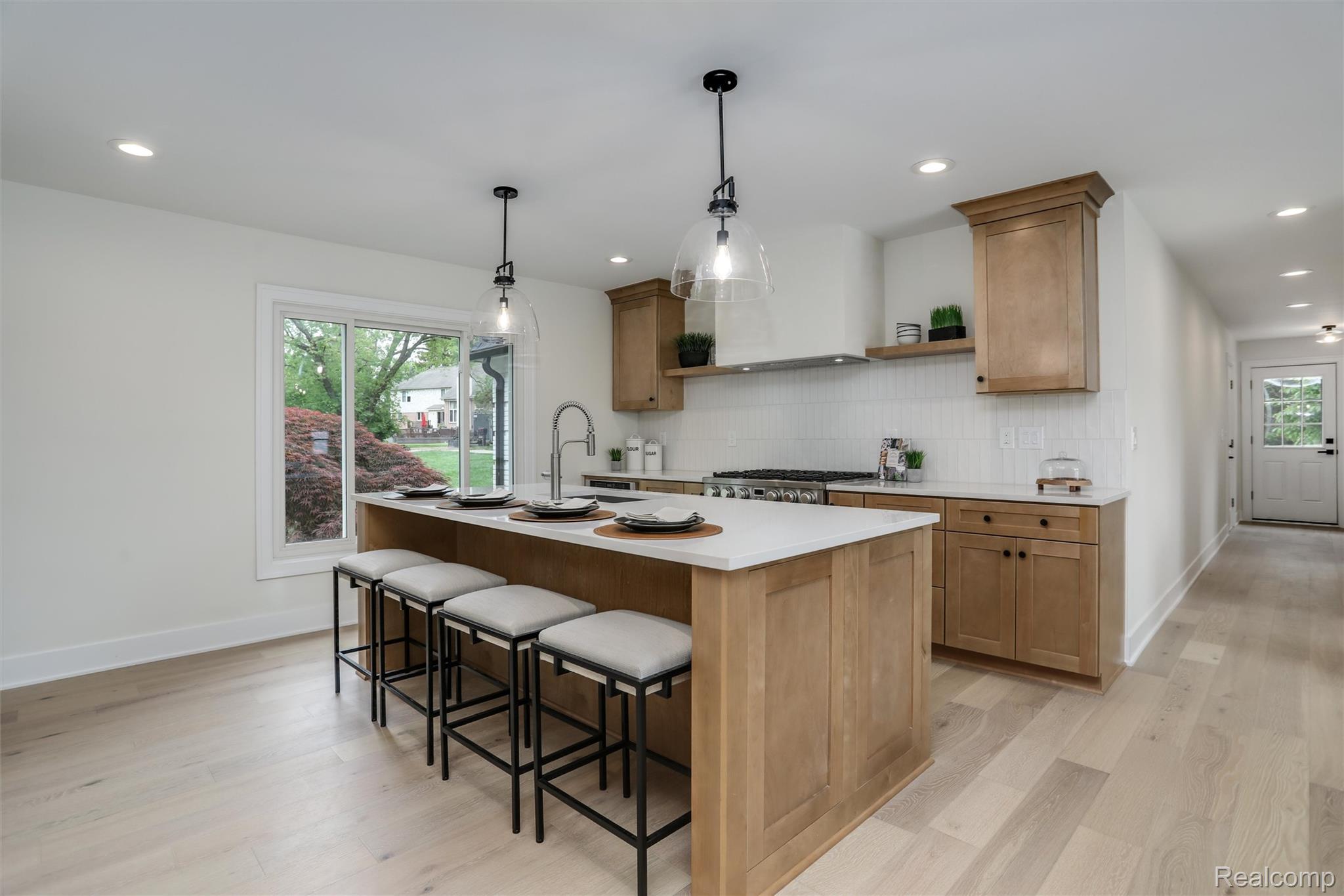 941 Viewland Drive