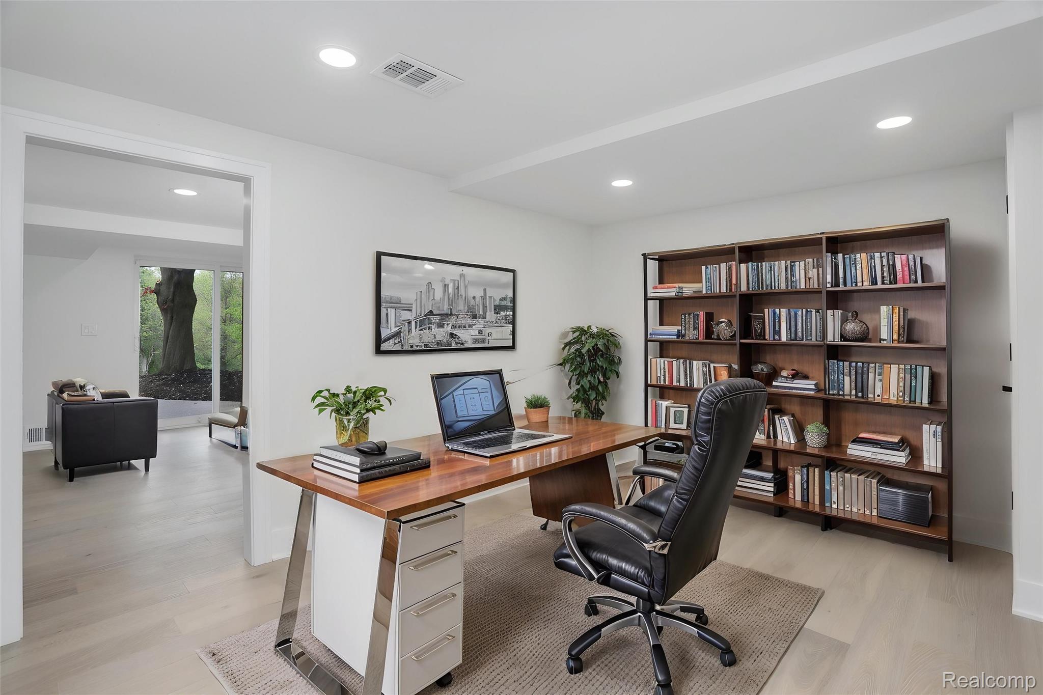 941 Viewland Drive