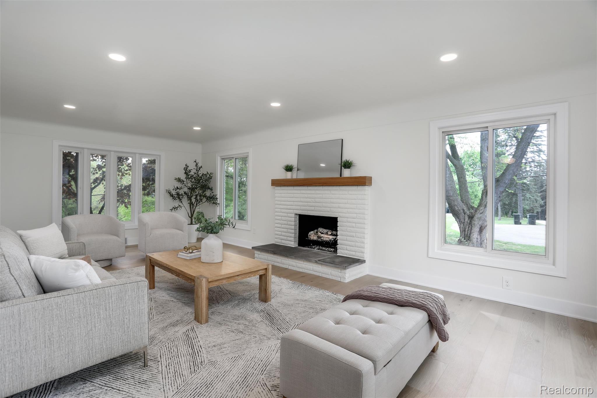 941 Viewland Drive