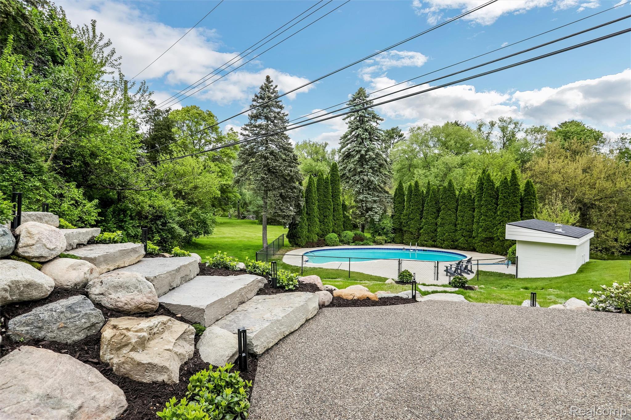 941 Viewland Drive