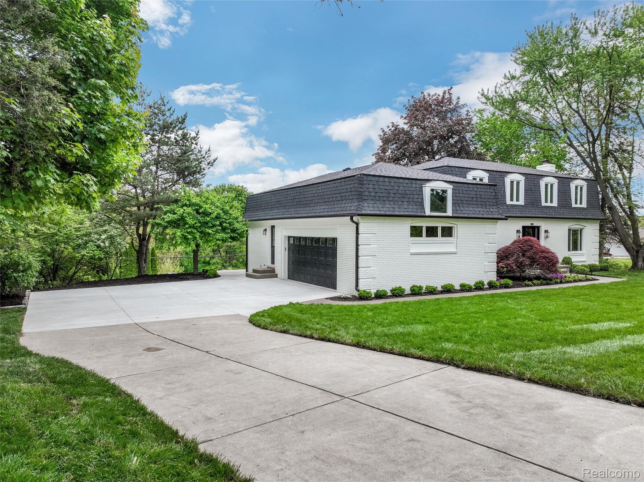 941 Viewland Drive