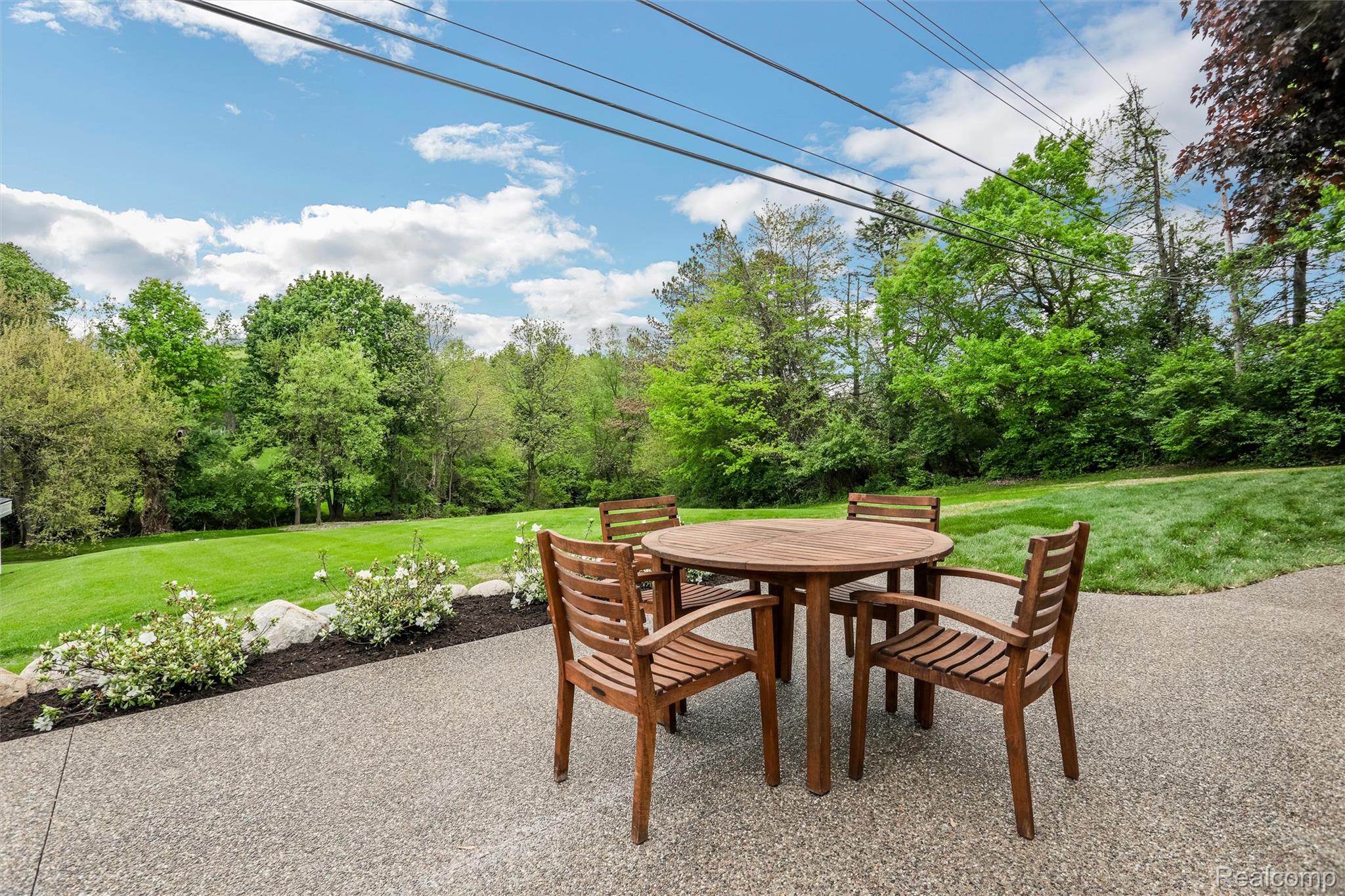 941 Viewland Drive