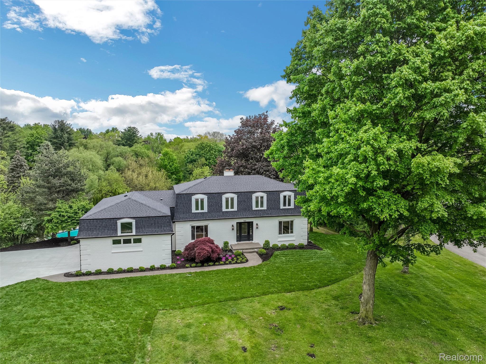 941 Viewland Drive