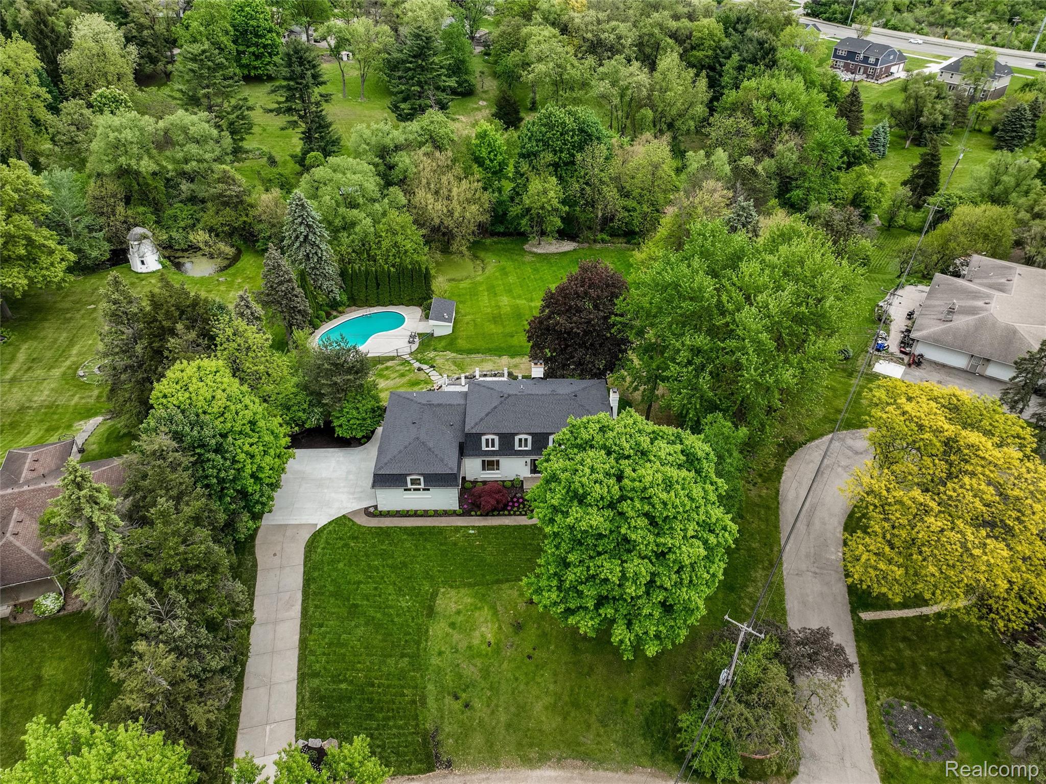 941 Viewland Drive