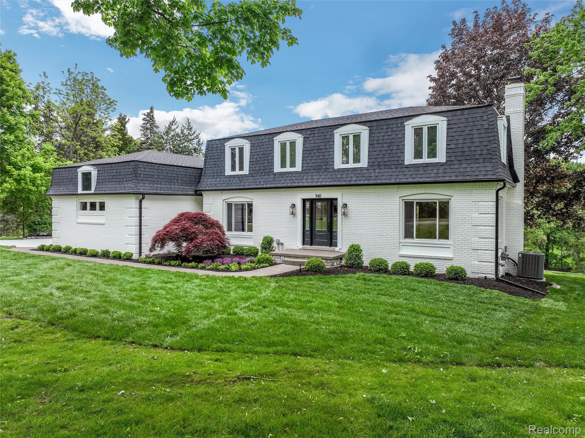 941 Viewland Drive